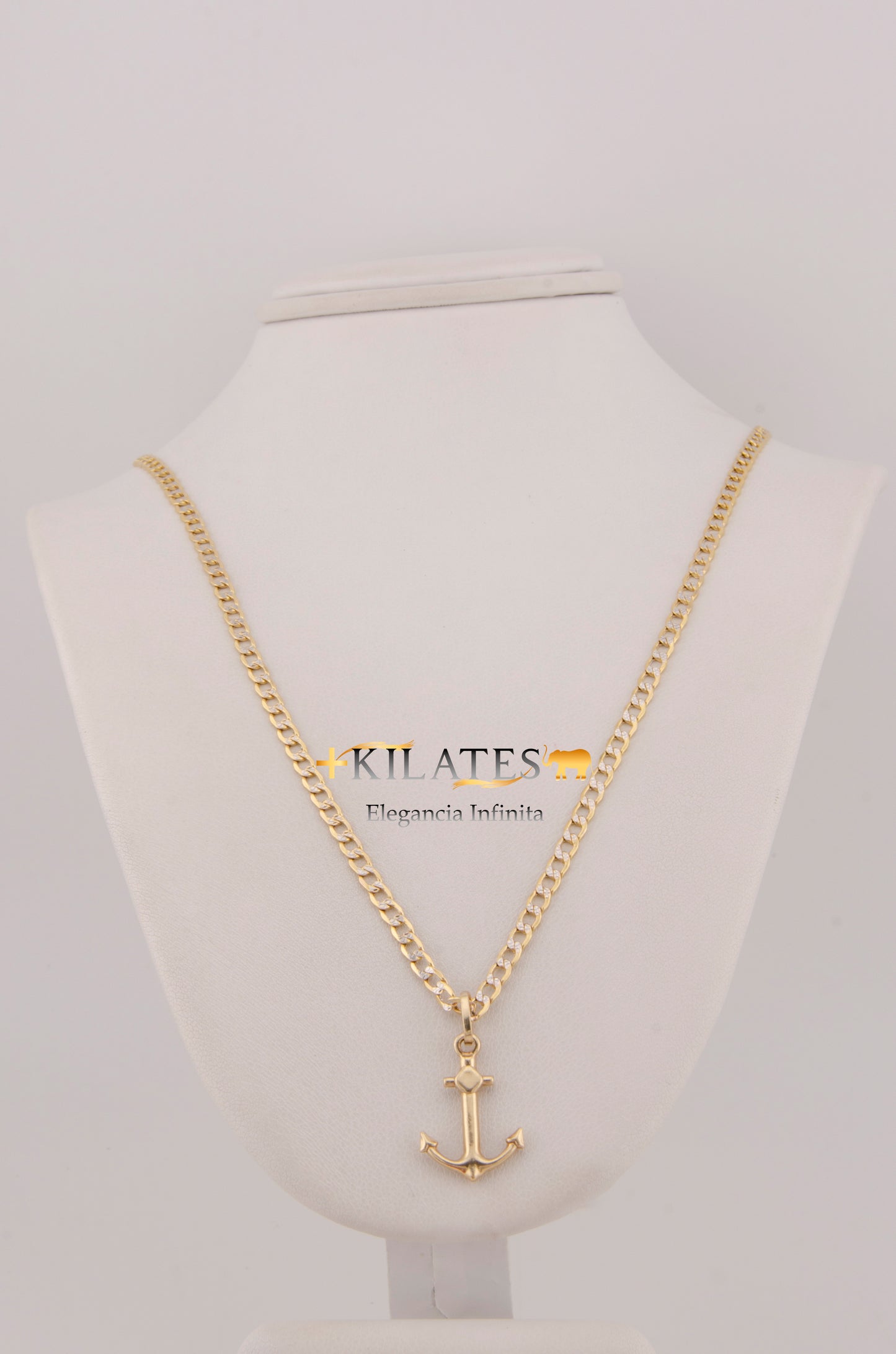 "CADENA DE 60CM PARA ADULTO ESTILO CUBANA DIAMANTADA CON DIJE DE ANCLA. ORO 10K. #775-2919"