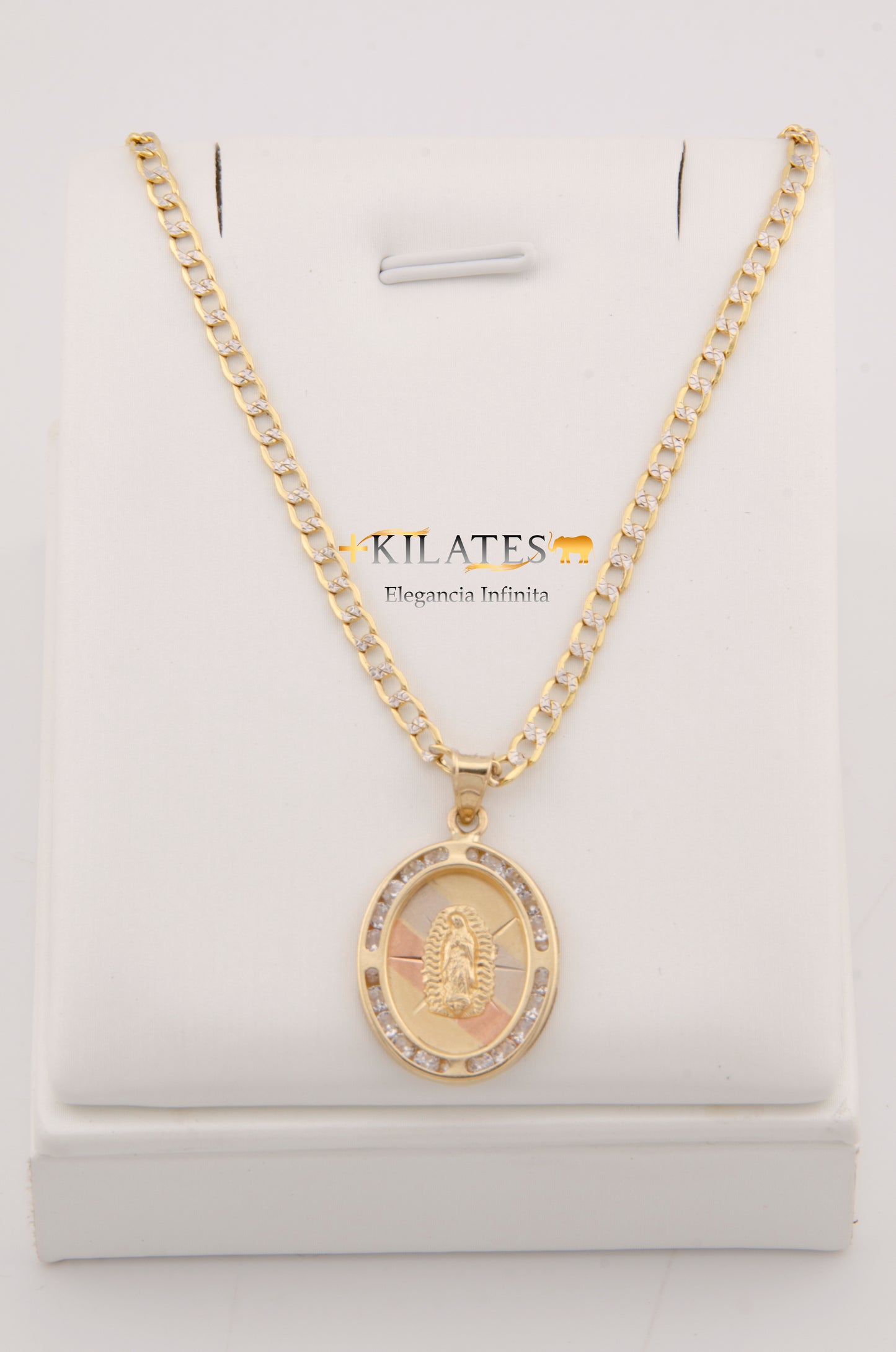"CADENA DE 60CM PARA ADULTO ESTILO CUBANA DIAMANTADA CON DIJE OVALADO GRANDE DE LA VIRGEN. ORO 10K. #775-2909"