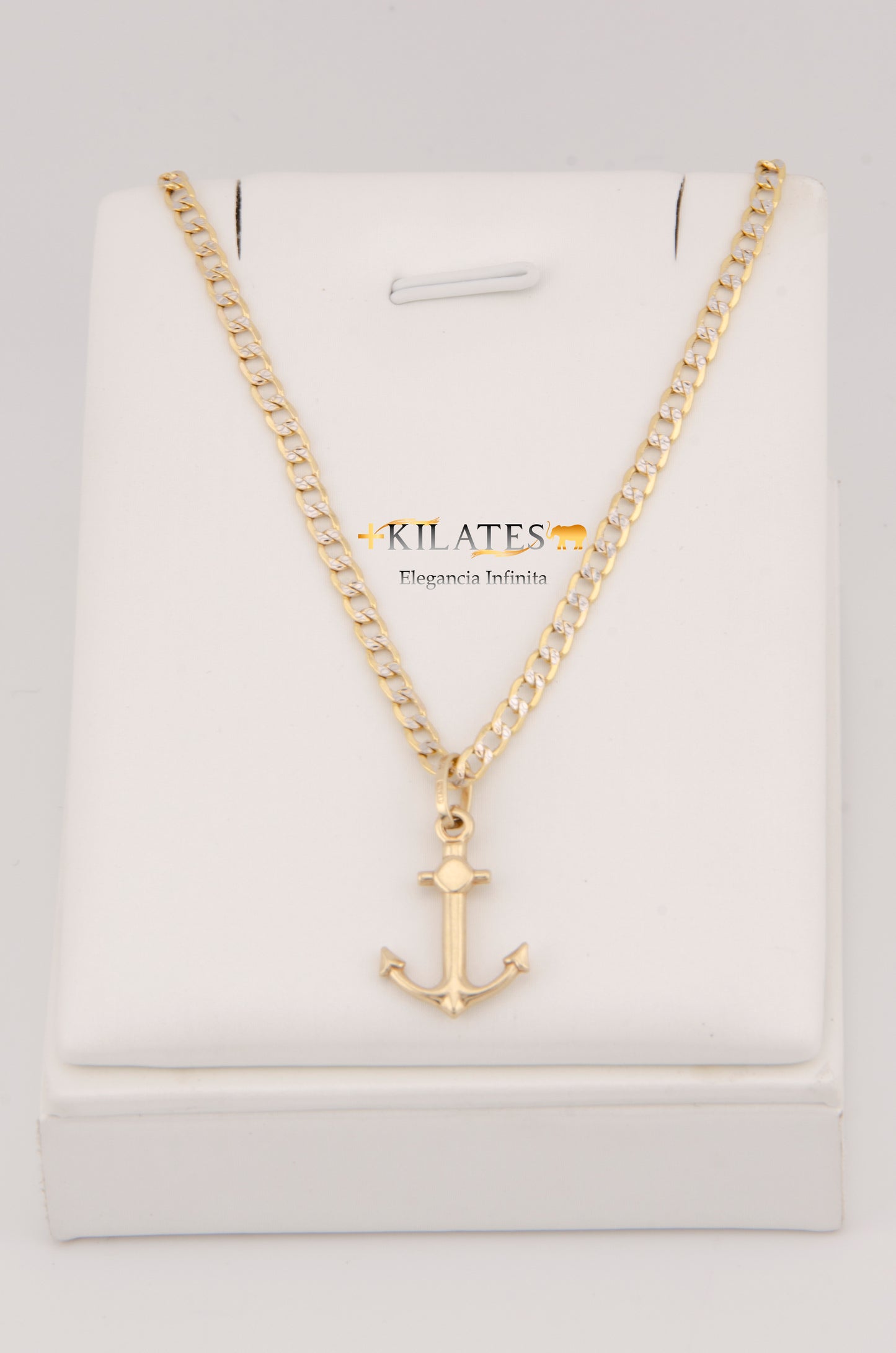 "CADENA DE 60CM PARA ADULTO ESTILO CUBANA DIAMANTADA CON DIJE DE ANCLA. ORO 10K. #775-2919"