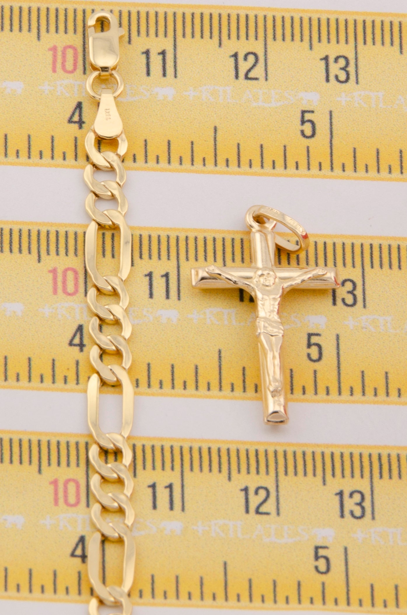 CADENA PARA ADULTO DE 60CM ESTILO 3+1 CON DIJE DE CRUZ MEDIANA DE TUBO CON JESUCRITOS. ORO 10K. #775-2946