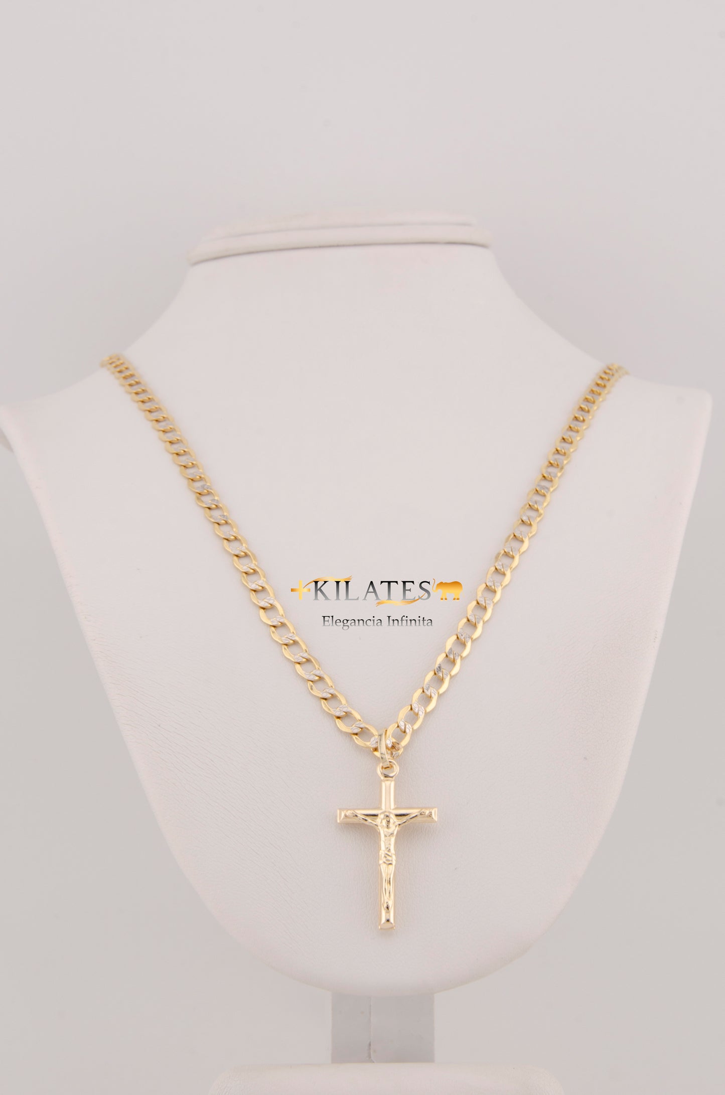 "CADENA DE 60CM PARA ADULTO ESTILO CUBANA DIAMANTADA CON DIJE DE CRUZ DE TUBO MEDIANADA CON JESUCRISTO. ORO 10K #775-3017"