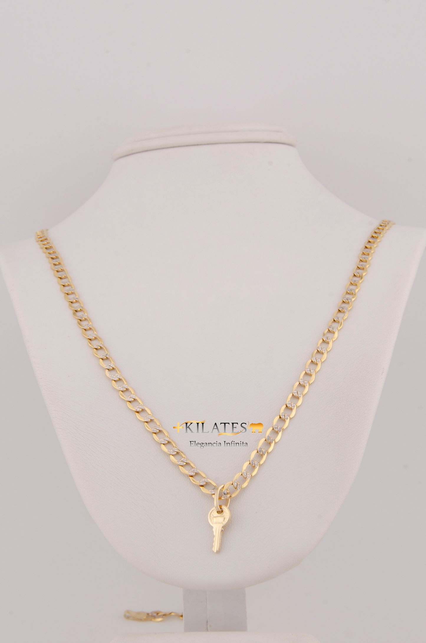 "CADENA DE 60CM PARA ADULTO ESTILO CUBANA DIAMANTADA CON DIJE DE LLAVE. ORO 10K #775-3029"
