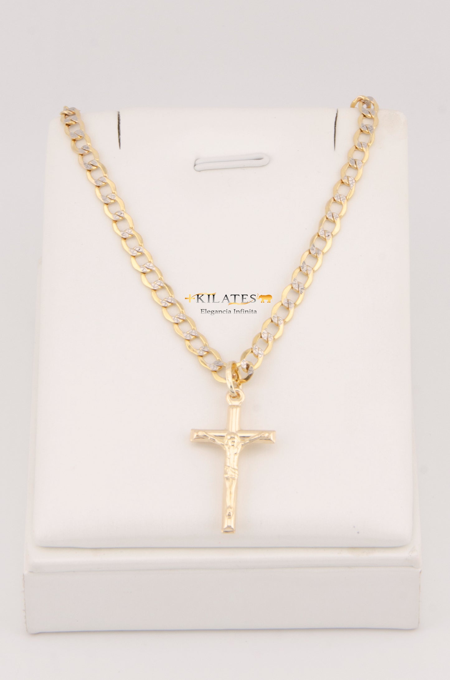 "CADENA DE 60CM PARA ADULTO ESTILO CUBANA DIAMANTADA CON DIJE DE CRUZ DE TUBO MEDIANADA CON JESUCRISTO. ORO 10K #775-3017"