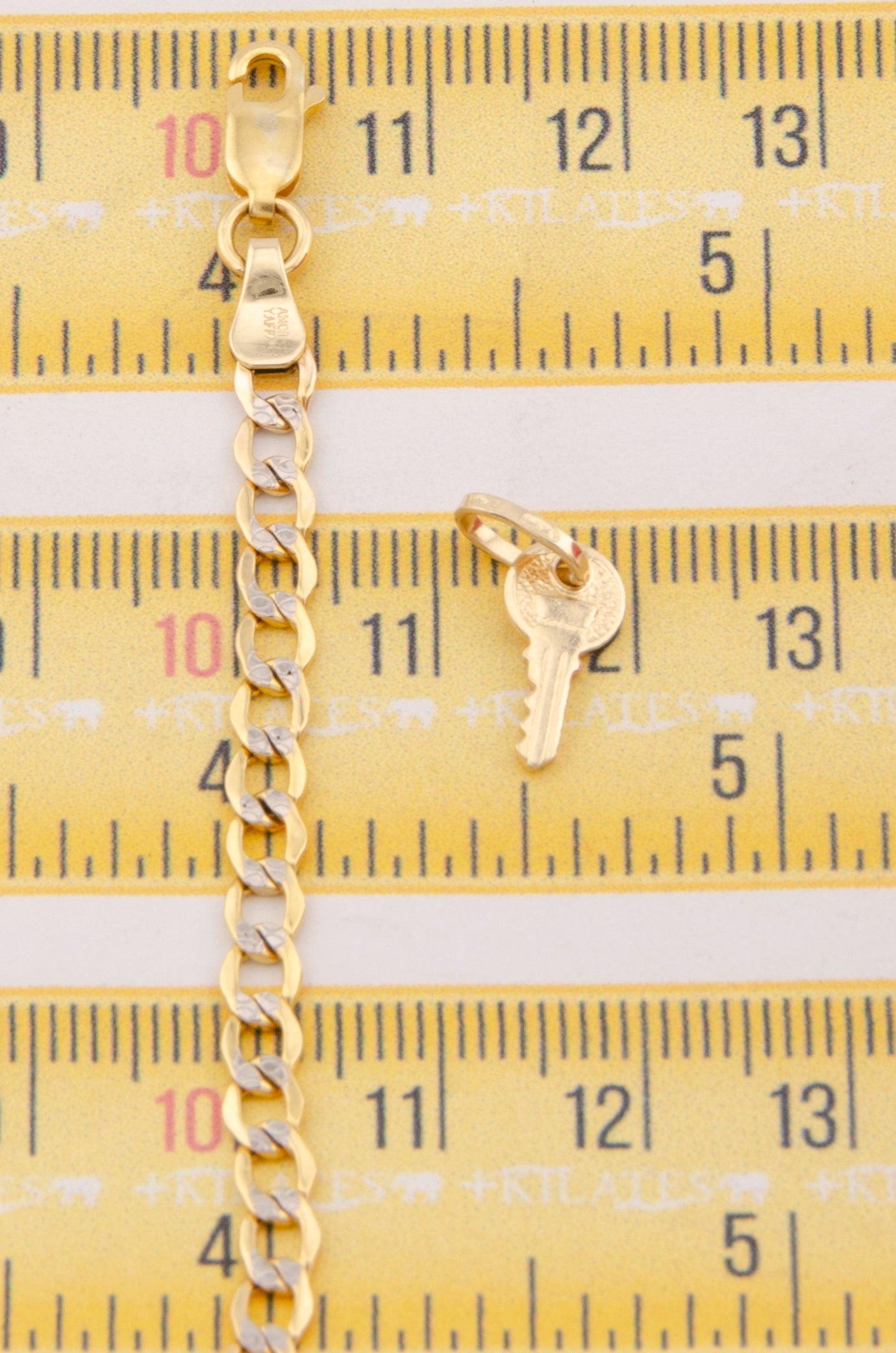 "CADENA DE 60CM PARA ADULTO ESTILO CUBANA DIAMANTADA CON DIJE DE LLAVE. ORO 10K #775-3029"