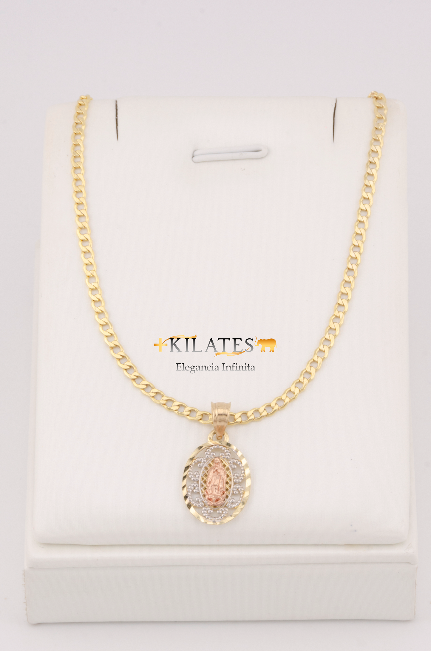 "CADENA DE 50CM PARA ADULTO ESTILO CUBANA CON DIJE DE PLACA DE LA VIRGEN 3 TONOS. ORO 10K #775-3101"