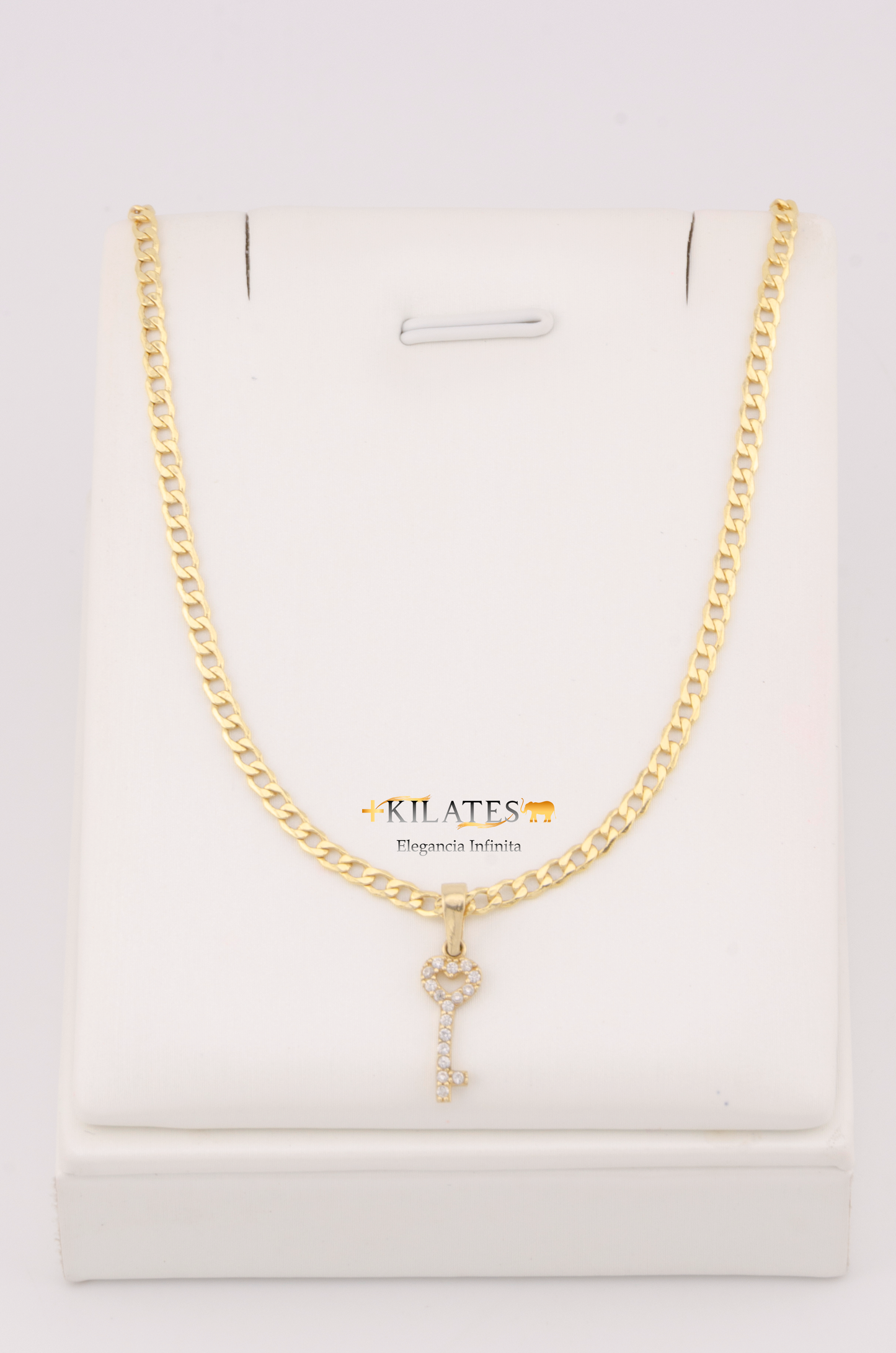 "CADENA DE 50CM PARA ADULTO ESTILO CUBANA CON DIJE DE LLAVE CON ZIRCONIA BLANCA. ORO 10K #775-3130"
