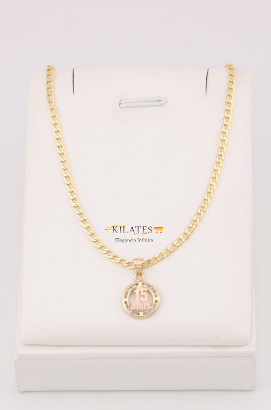 "CADENA DE 50CM PARA ADULTO ESTILO CUBANA CON DIJE DE 15 AÑOS. ORO 10K #775-3136"