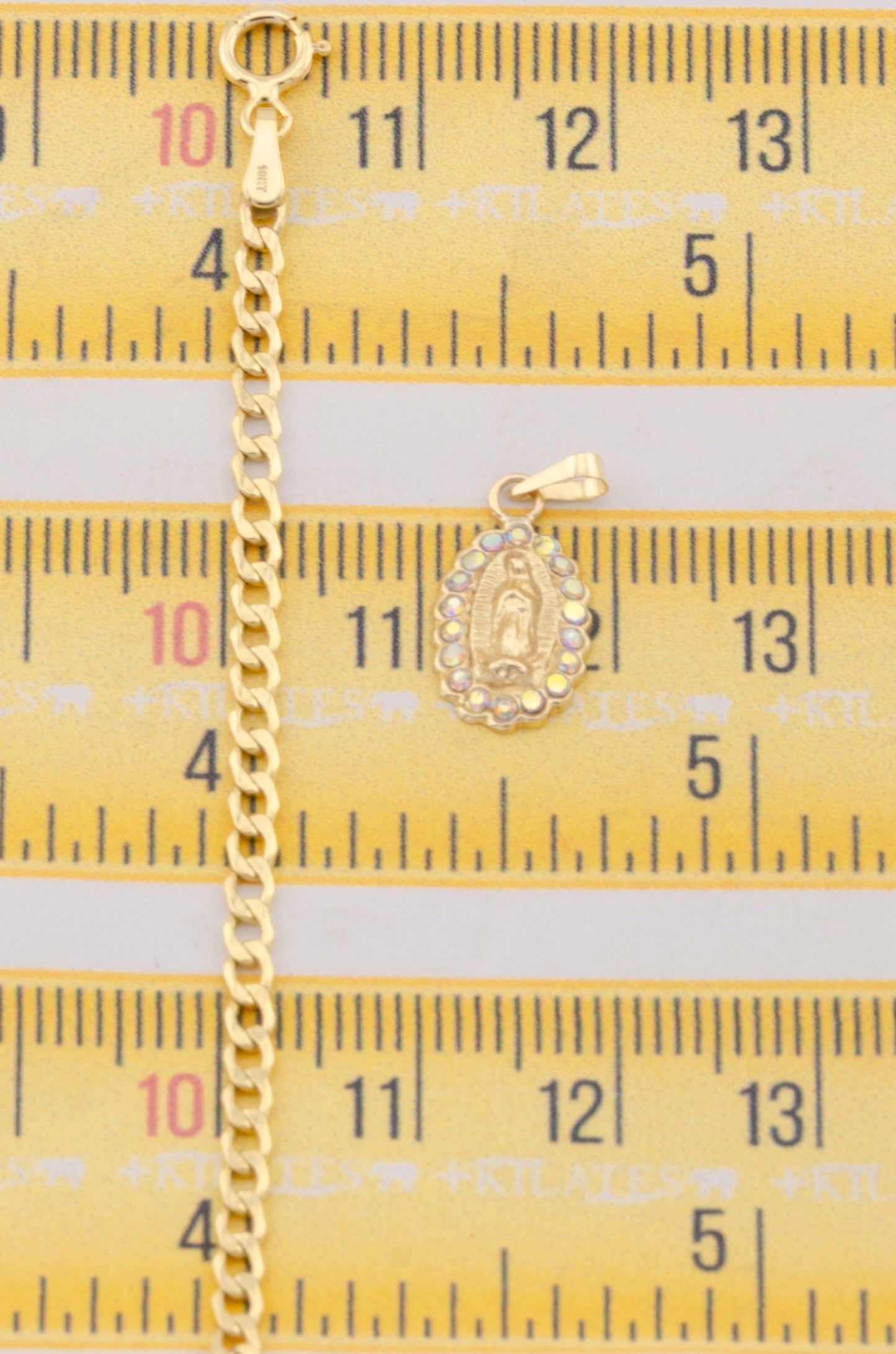 "CADENA DE 50CM PARA ADULTO ESTILO CUBANA CON DIJE DE LA VIRGEN CON ZIRCONIA TORNASOL. ORO 10K #775-3103"