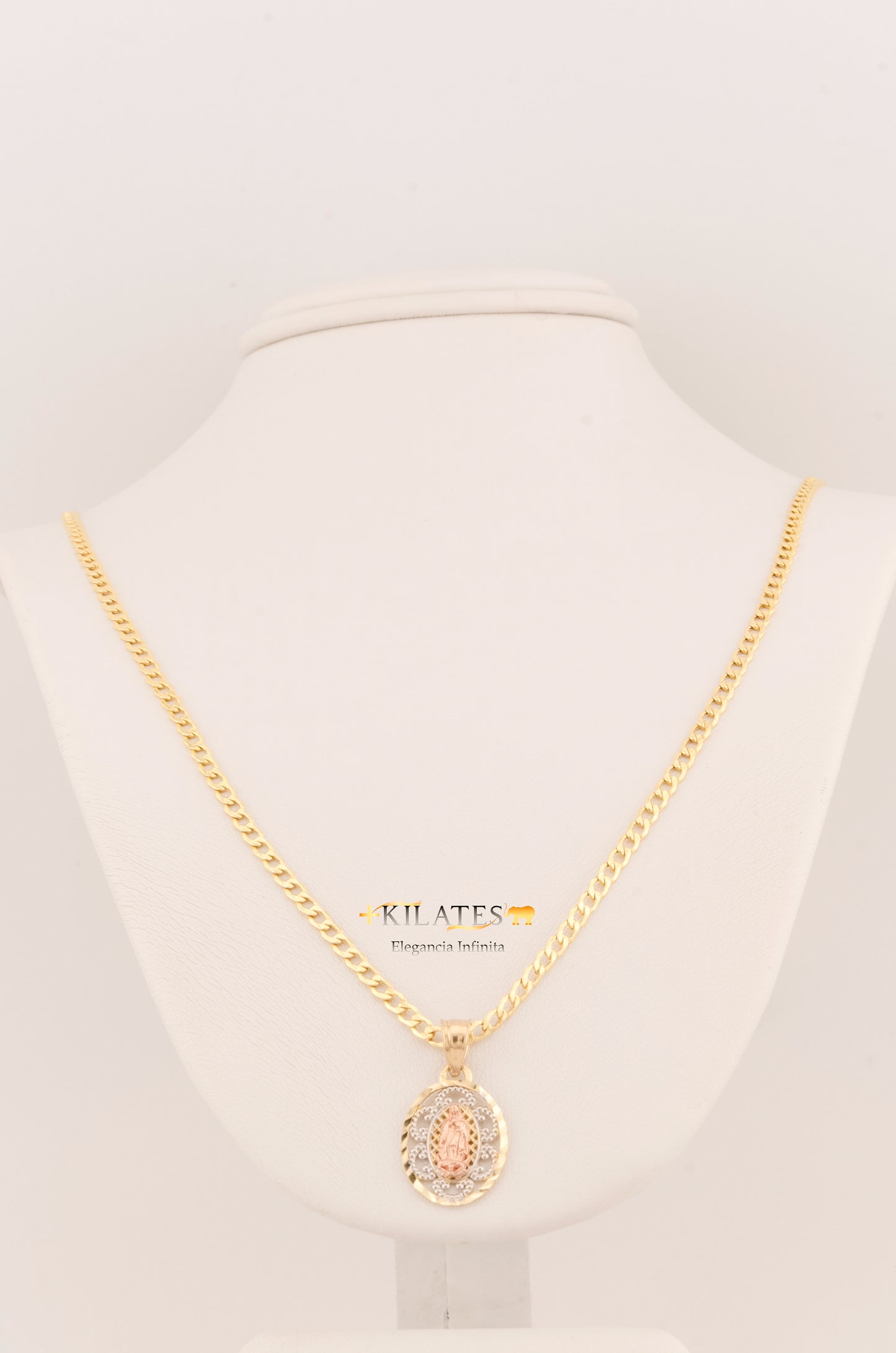 "CADENA DE 50CM PARA ADULTO ESTILO CUBANA CON DIJE DE PLACA DE LA VIRGEN 3 TONOS. ORO 10K #775-3101"