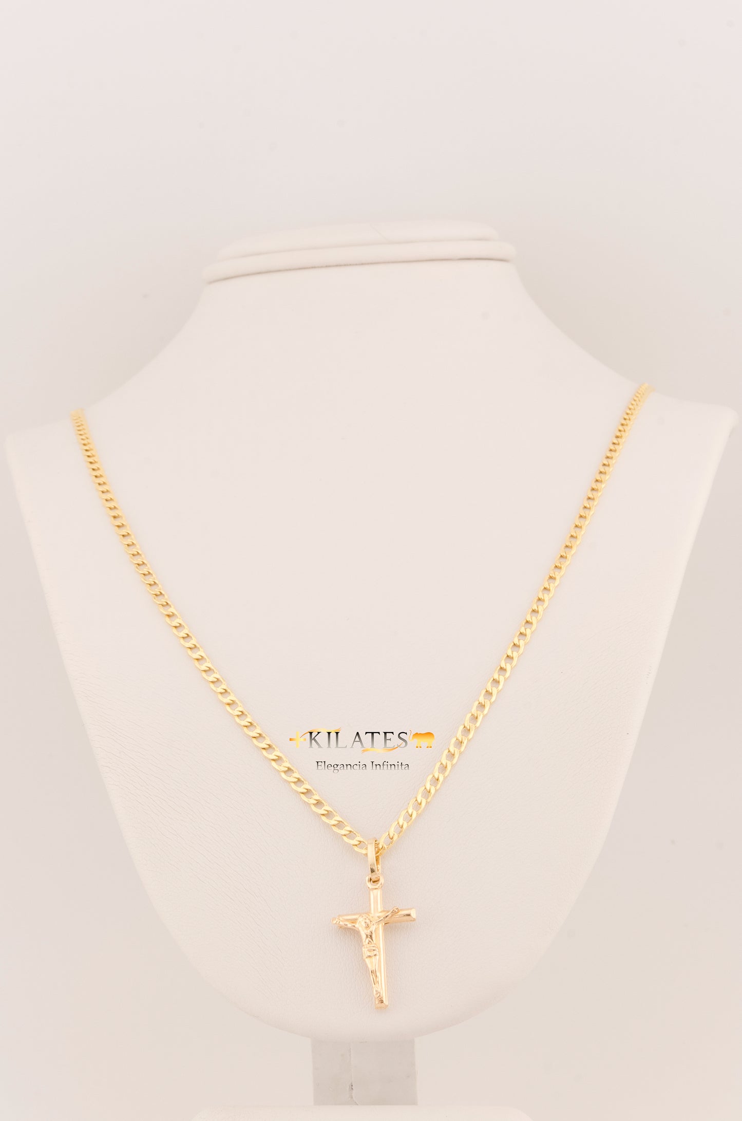 "CADENA DE 50CM PARA ADULTO ESTILO CUBANA CON DIJE DE CRUZ DE TUBO PEQUEÑA CON JESUCRISTO. ORO 10K #775-3106"