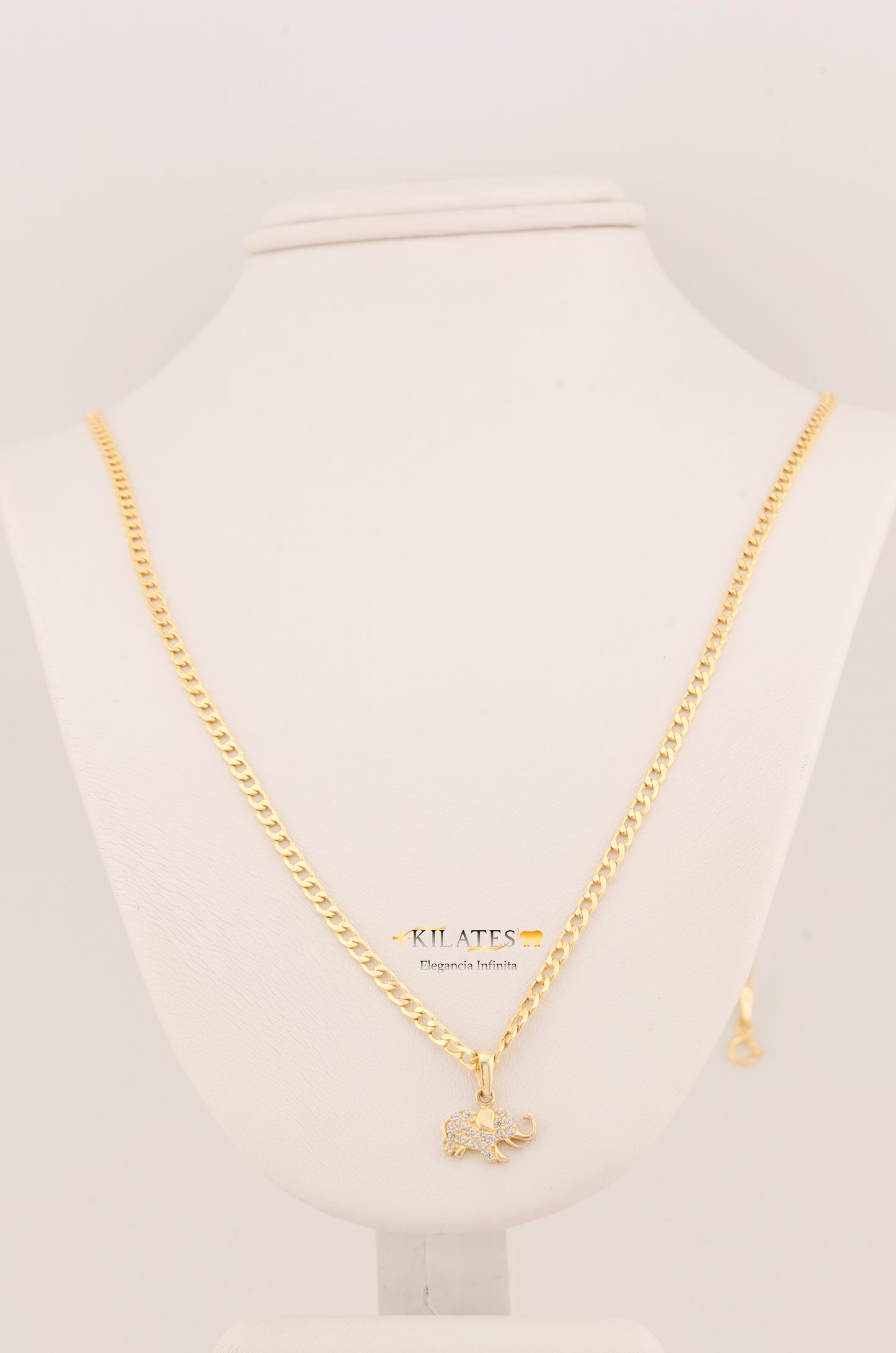 "CADENA DE 50CM PARA ADULTO ESTILO CUBANA CON DIJE DE ESTRELLA DE ELEFANTE CON ZIRCONIA BLANCA. ORO 10K #775-3126"