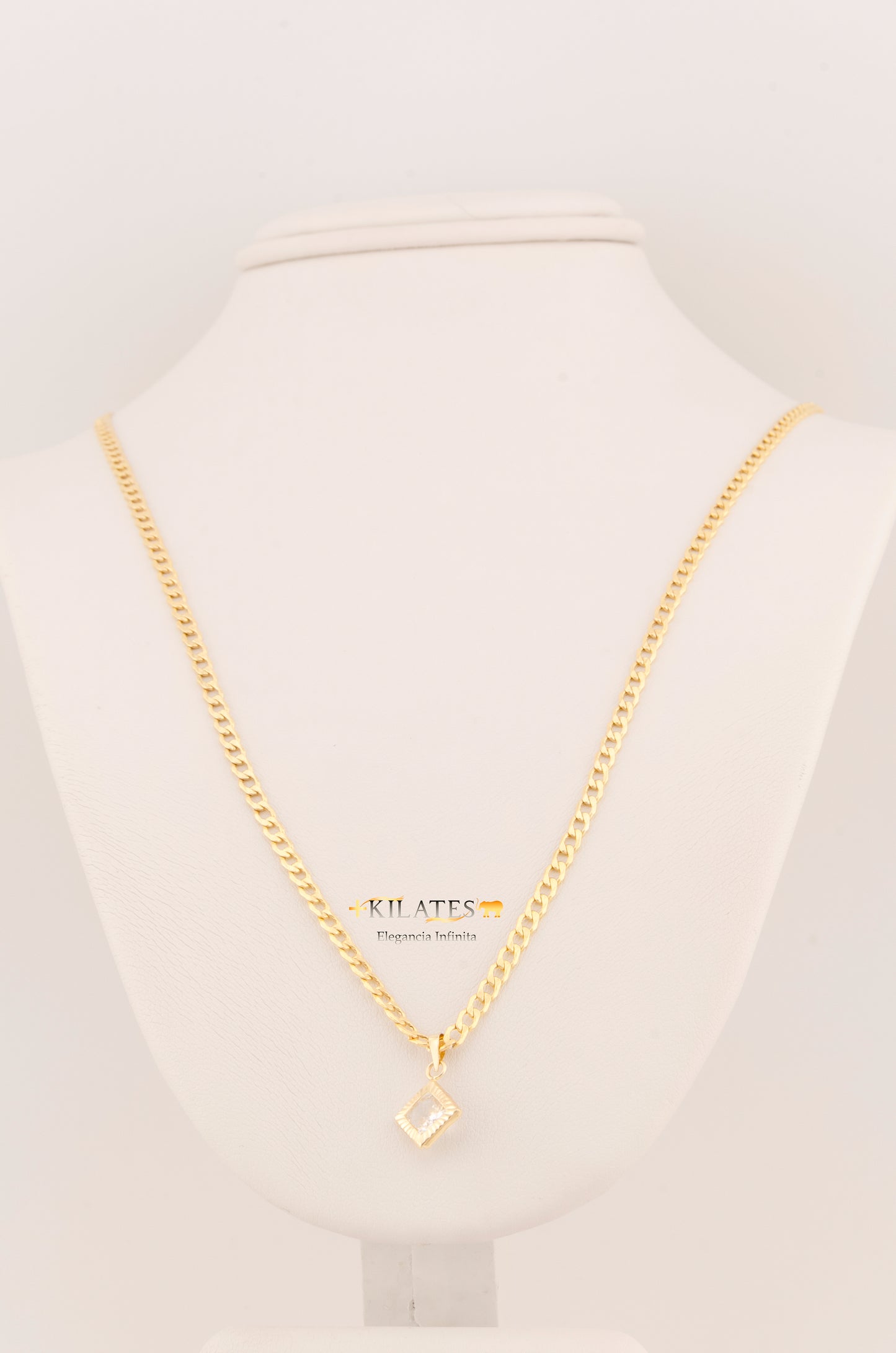 "CADENA DE 50CM PARA ADULTO ESTILO CUBANA CON DIJE CUADRADO CON ZIRCONIA BLANCA. ORO 10K #775-3128"