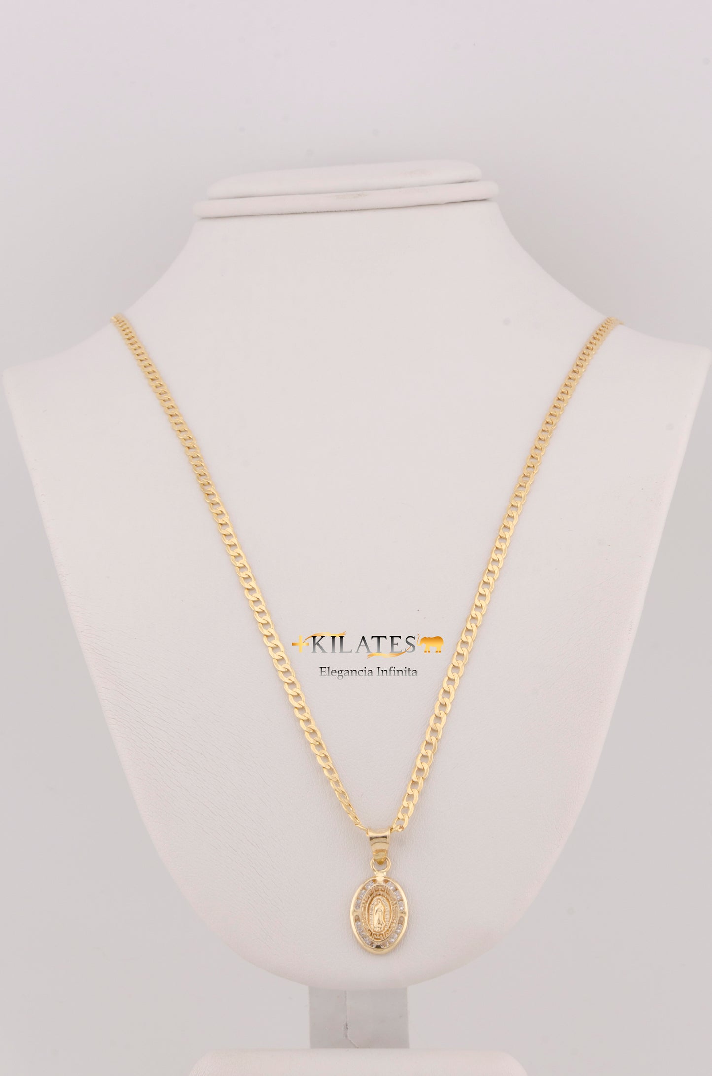"CADENA DE 50CM PARA ADULTO ESTILO CUBANA CON DIJE OVALADO PEQUEÑO CON ZIRCONIA BLANCA DE LA VIRGEN . ORO 10K #775-3213"
