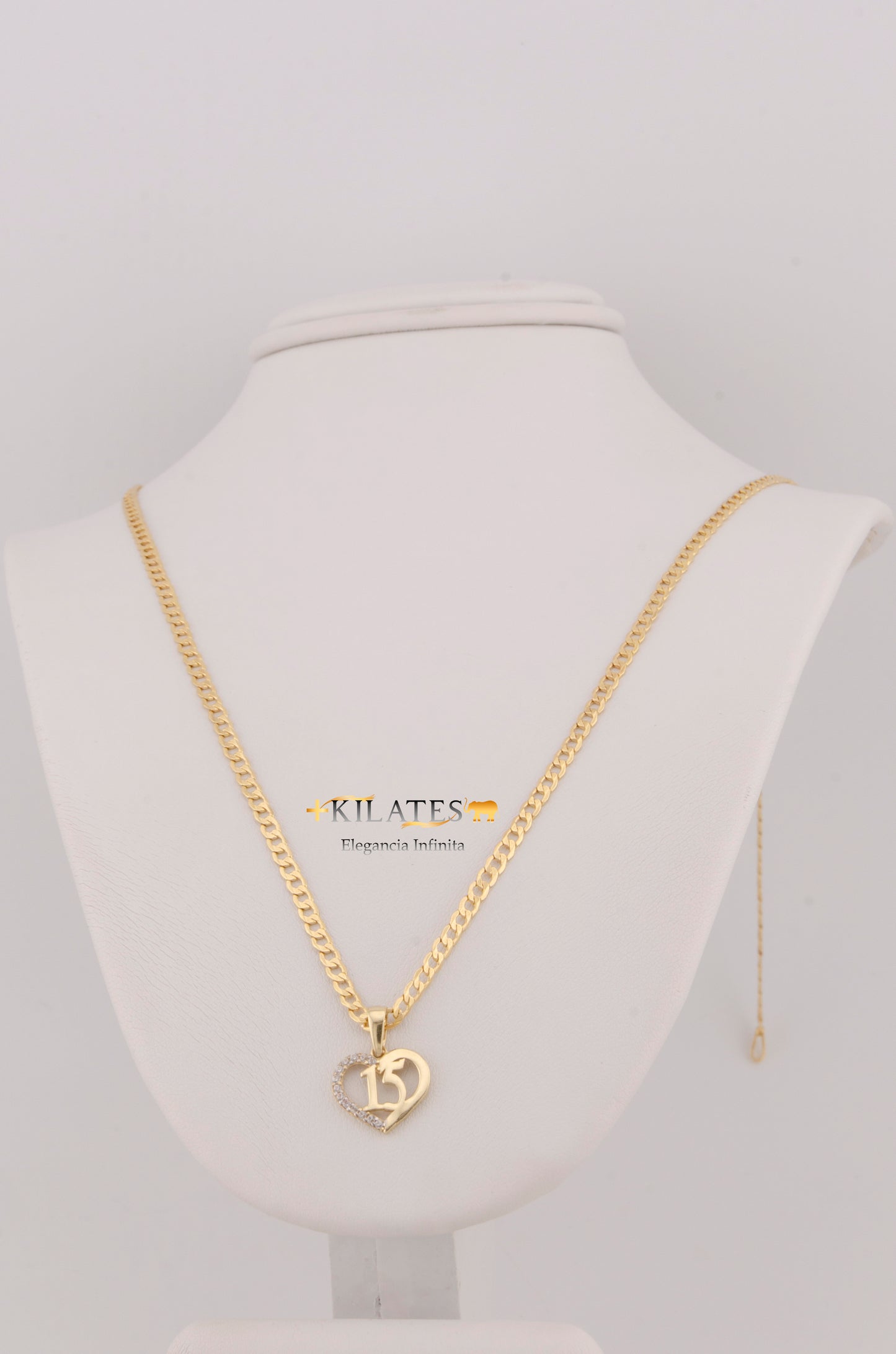 CADENA DE 50CM PARA ADULTO ESTILO CUBANA CON DIJE DE 15 AÑOS . ORO 10K #775-3215