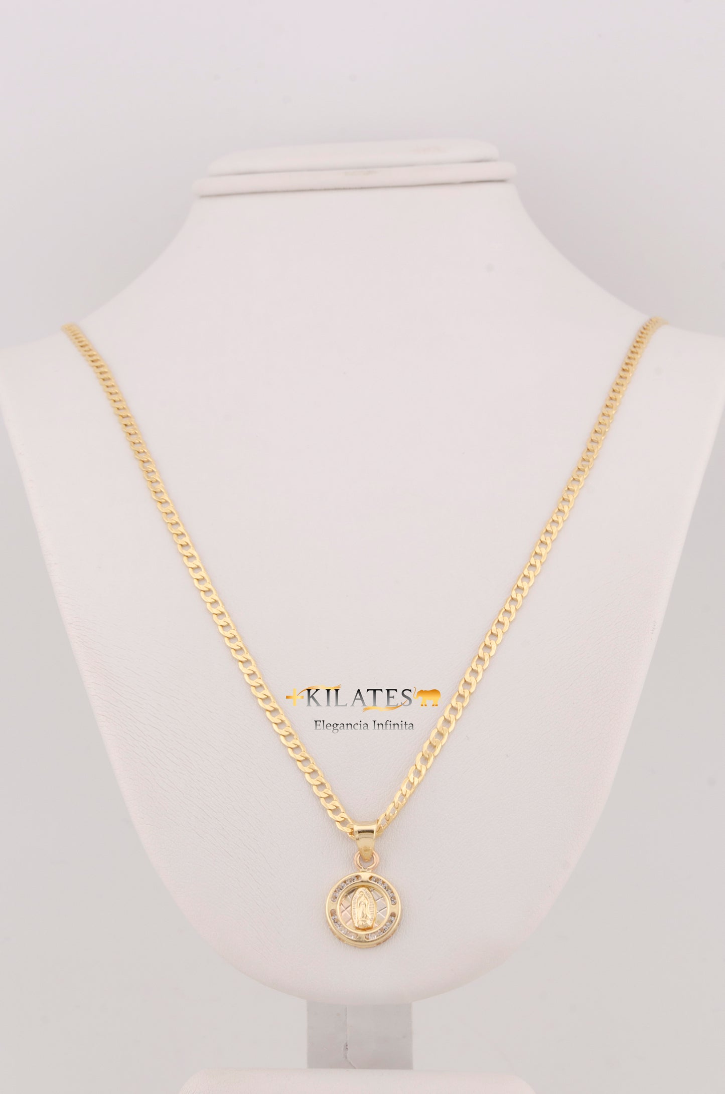 "CADENA DE 50CM PARA ADULTO ESTILO CUBANA CON DIJE REDONDO PEQUEÑO DE LA VIRGEN . ORO 10K #775-3214"