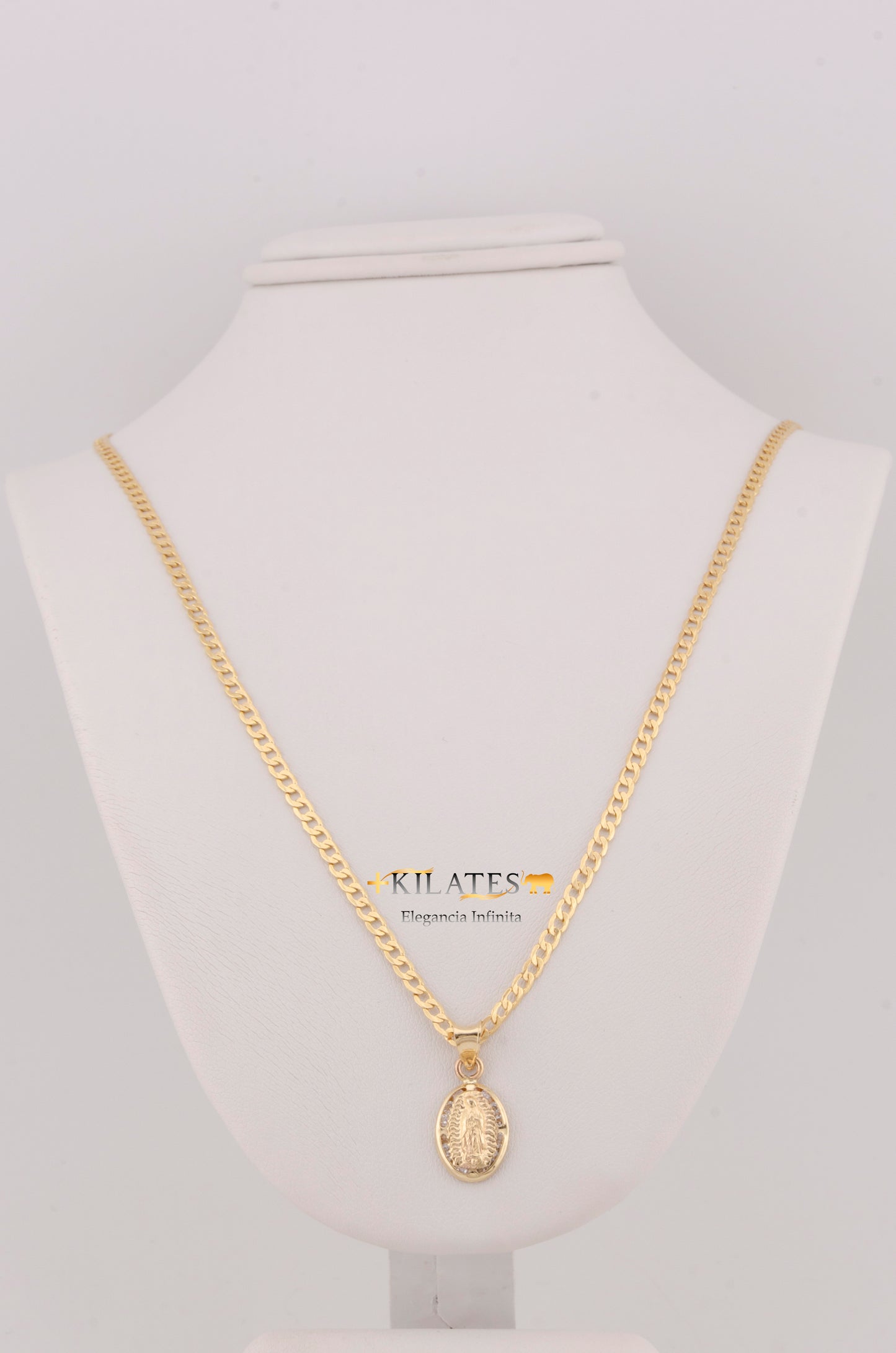 "CADENA DE 50CM PARA ADULTO ESTILO CUBANA CON DIJE OVALADO PEQUEÑO DE LA VIRGEN. ORO 10K #775-3225"