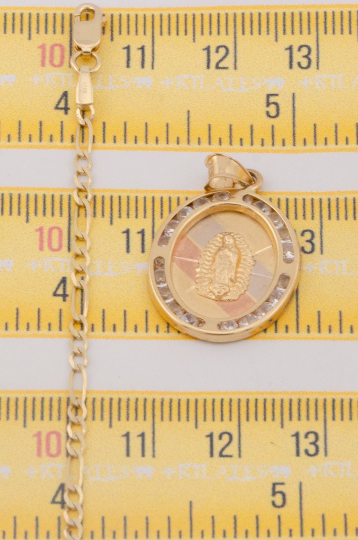"CADENA DE 50CM PARA ADULTO ESTILO 3+1 SOLIDA CON DIJE OVALADO GRANDE DE LA VIRGEN CON ZIRCONIA BLANCA . ORO 10K #775-3243"