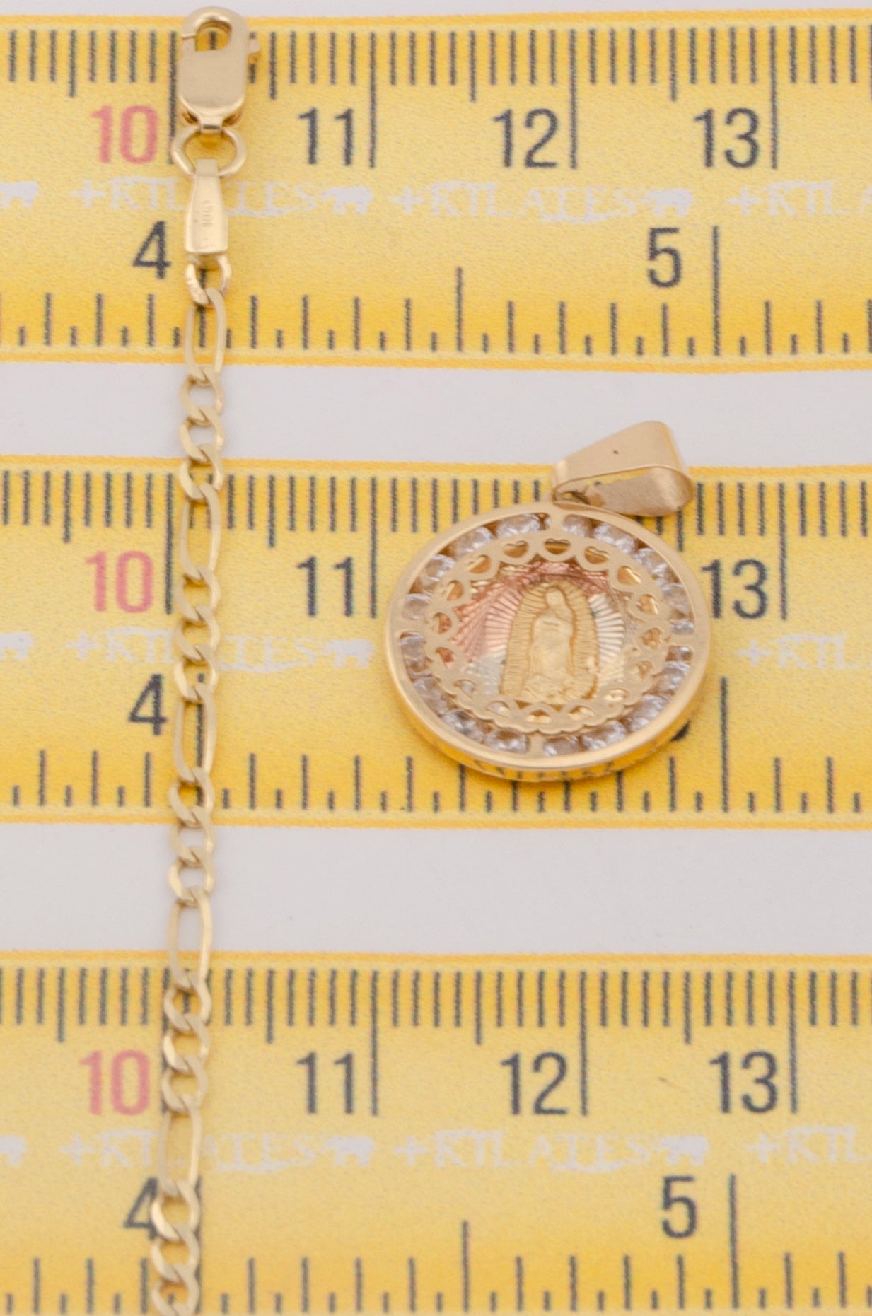 "CADENA DE 50CM PARA ADULTO ESTILO 3+1 SOLIDA CON DIJE DE LA VIRGEN RENDONDO MEDIANO CON ZIRCONIA BLANCA . ORO 10K #775-3244"