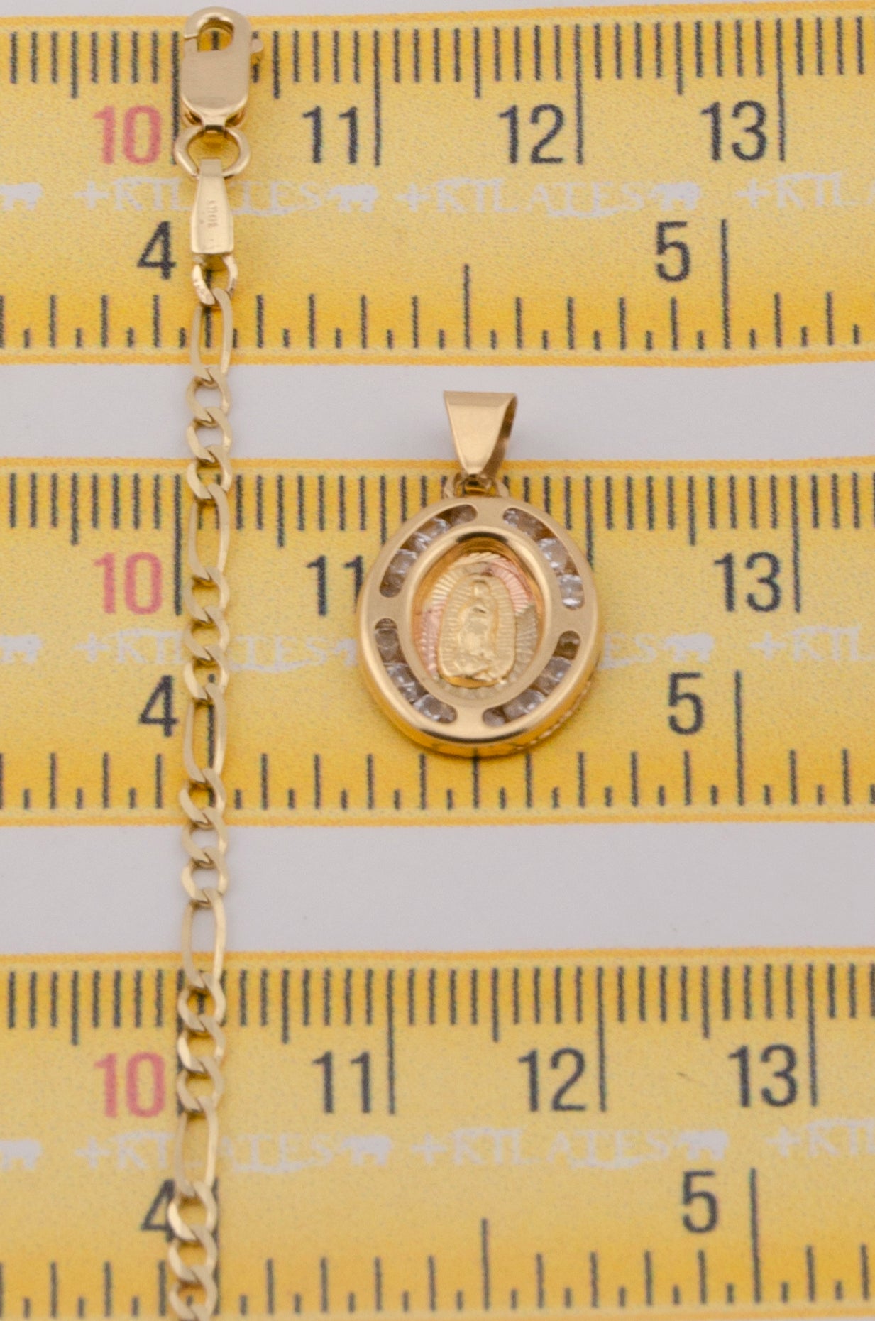 "CADENA DE 50CM PARA ADULTO ESTILO 3+1 SOLIDA CON DIJE DE LA VIRGEN OVALADO MEDIANO CON ZIRCONIA BLANCA . ORO 10K #775-3247"