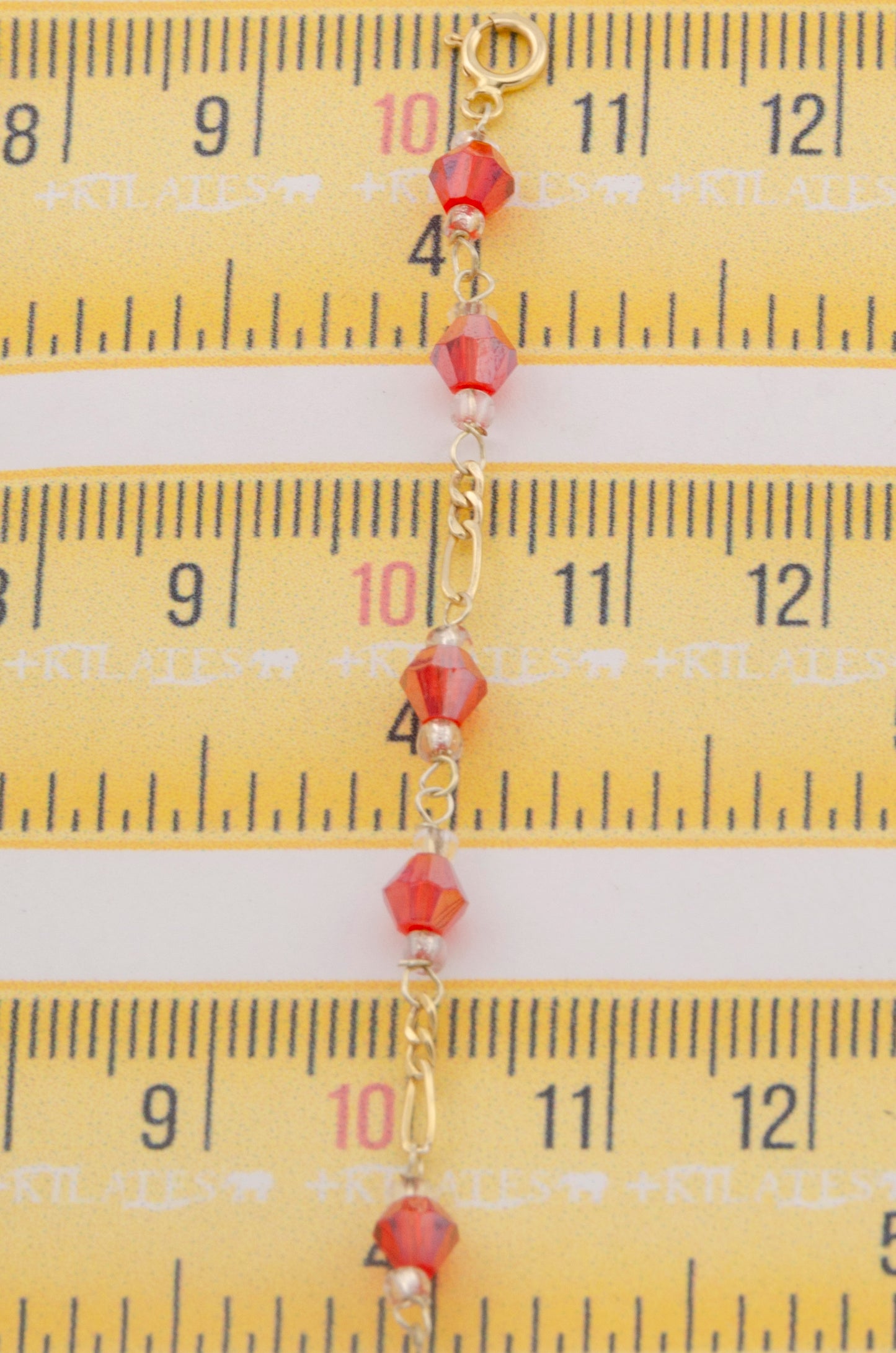 "CADENA DE 45 CM PARA ADULTO CON CRISTALES SWAROSKY ROJOS. ORO 10K #775-3342"