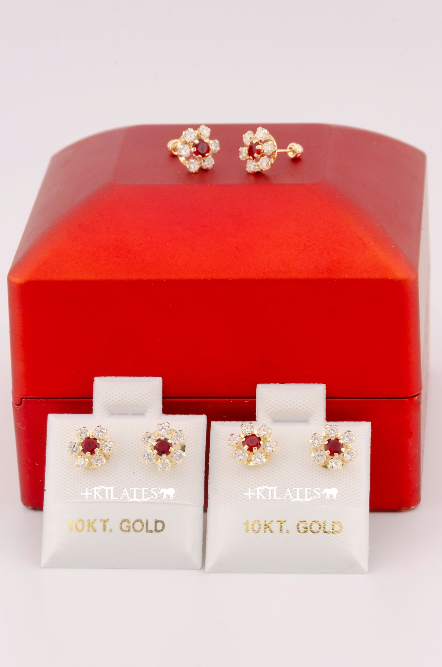"ARETES PREMIUM DE FLOR DE ZIRCONIA BLANCA CON ROJA . ORO 10K #775-3352"
