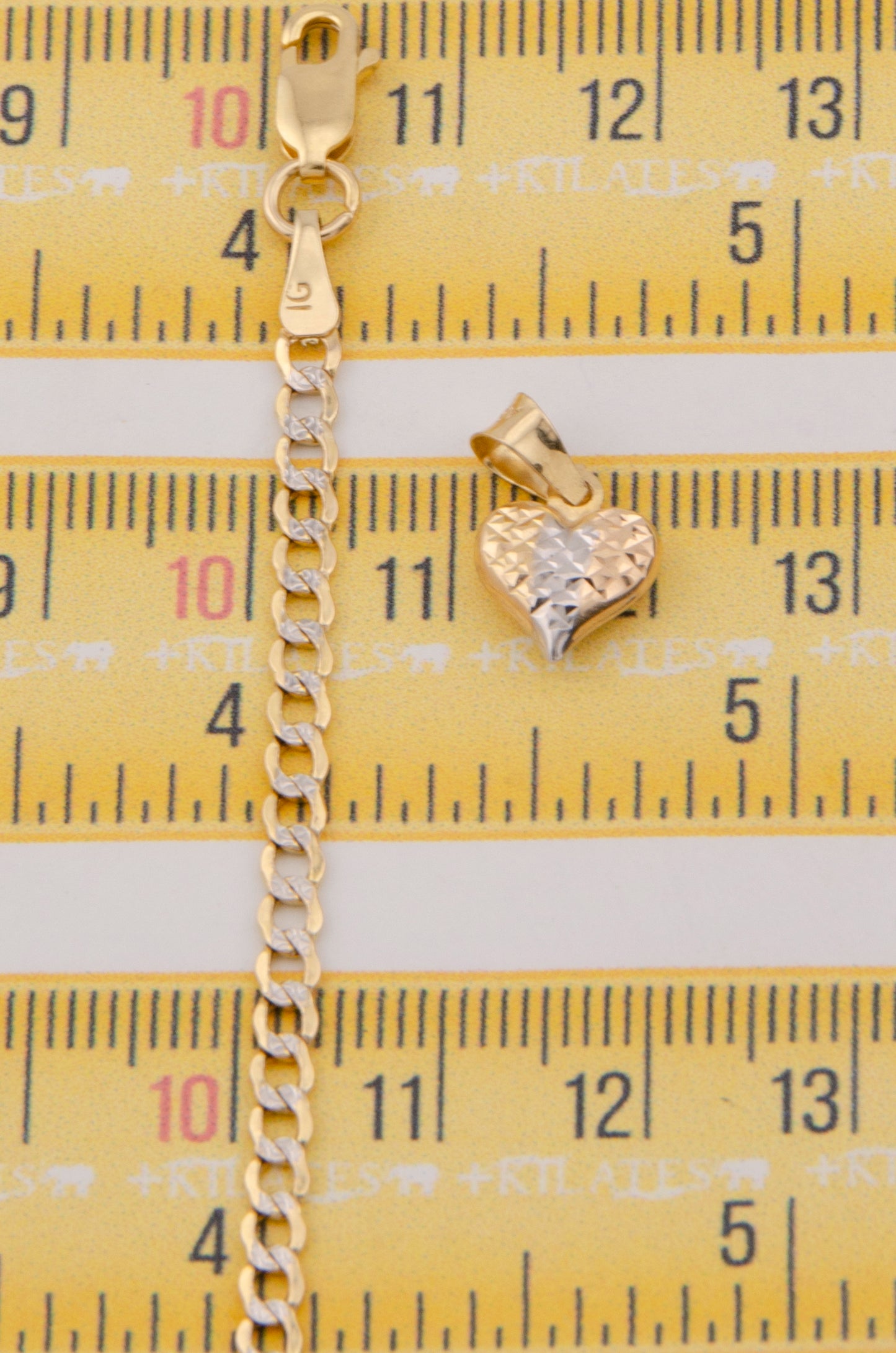 "CADENA DE 40CM PARA NIÑ@ ESTILO CUBANA DIAMANTADA CON DIJE DE CORAZON 3 TONOS PEQIEÑO. ORO 10K #775-3377"