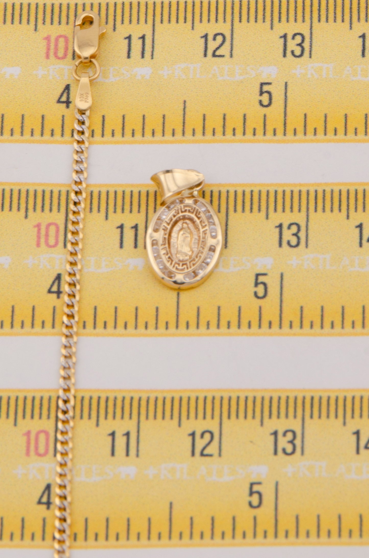 "CADENA DE 40CM PARA NIÑ@ ESTILO CUBANA DIAMANTADA SOLIDA CON DIJE OVALADO DE LA VIRGEN. ORO 10K #775-3363"