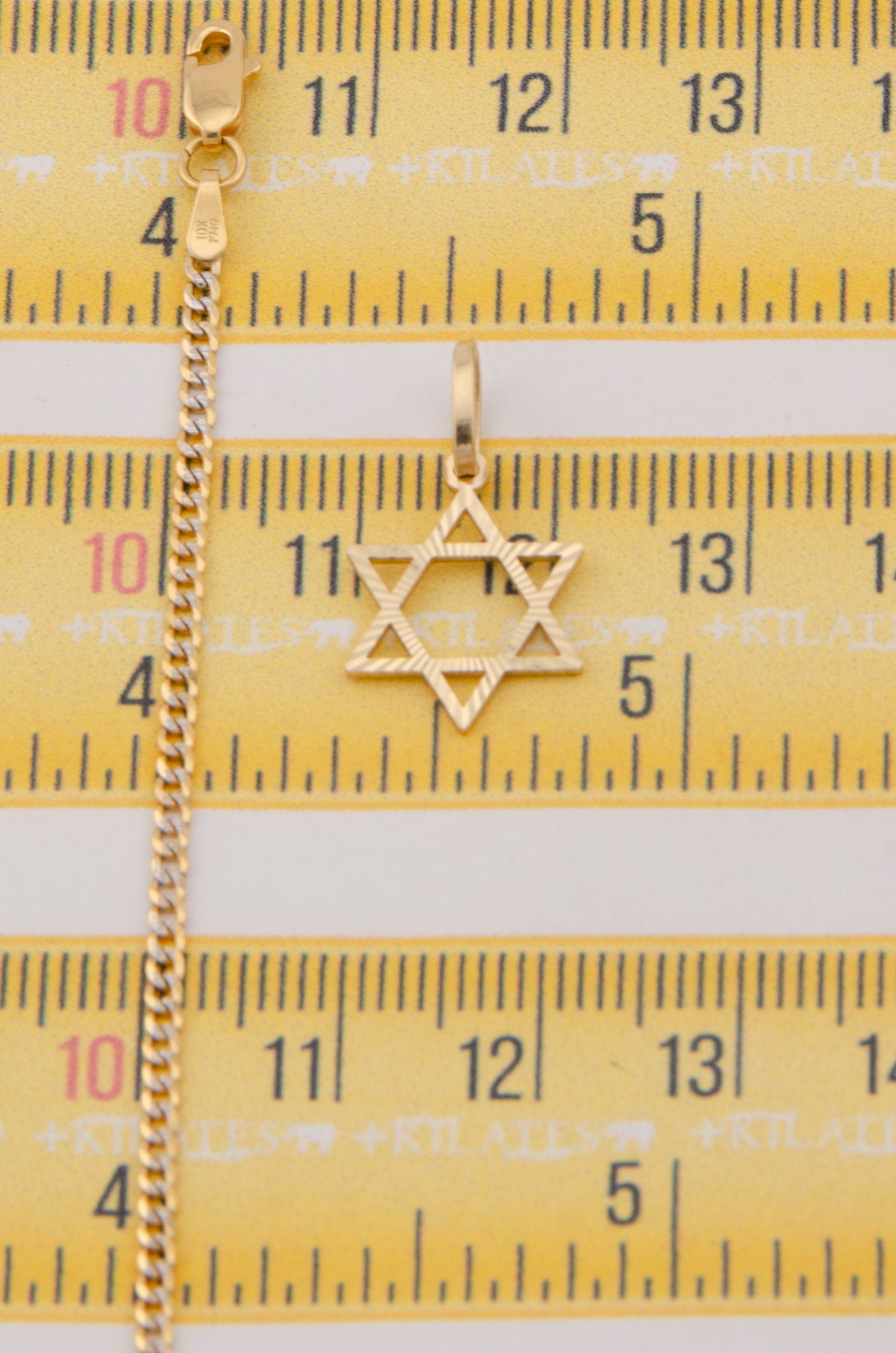 "CADENA DE 40CM PARA NIÑ@ ESTILO CUBANA DIAMANTADA SOLIDA CON DIJE OVALADO DE ESTRELLA DE DAVID. ORO 10K #775-3366"