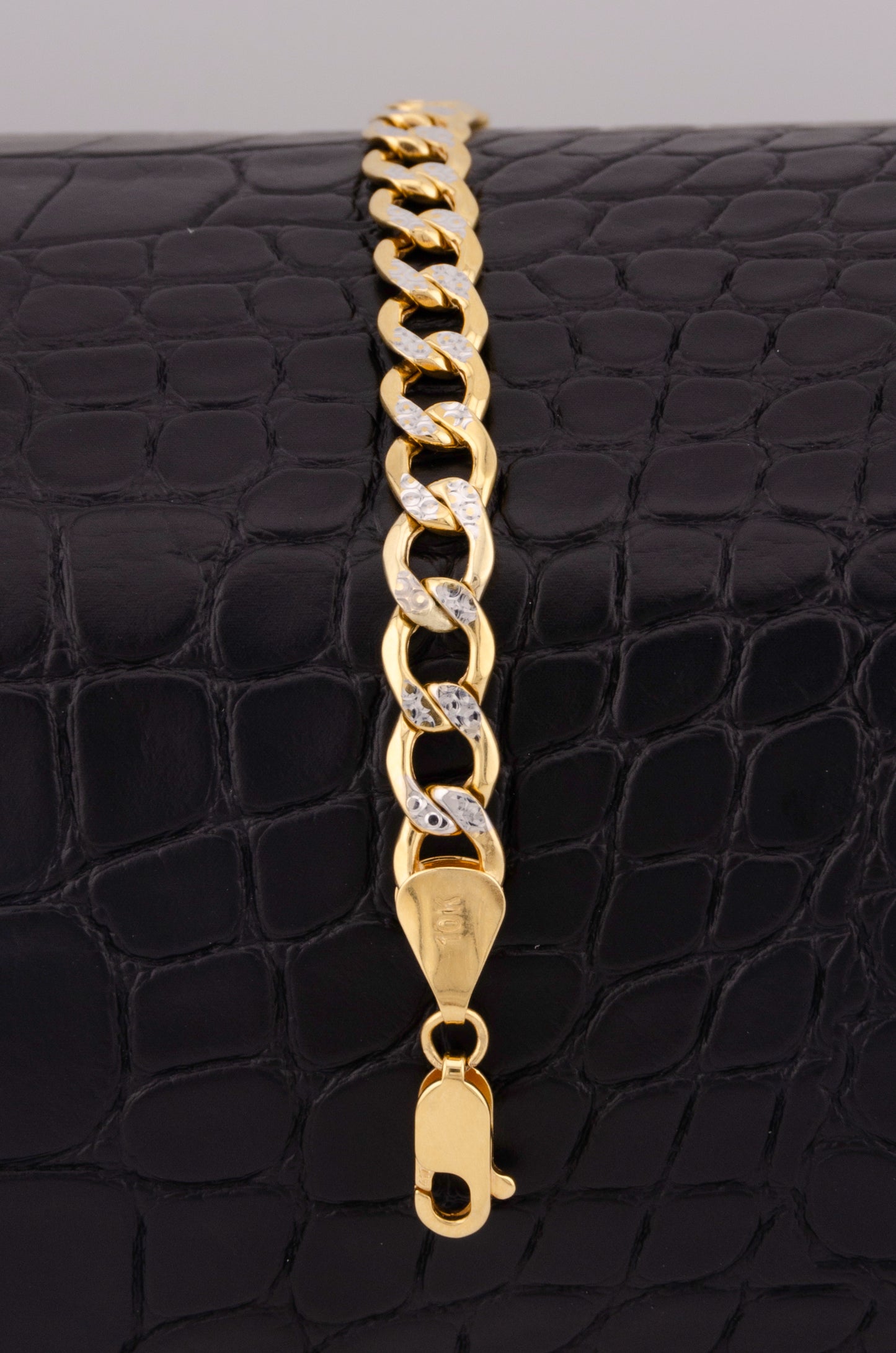 "PULSERA PARA ADULTO DE 21.5CM ESTILO CUBANA DIAMANTADA. ORO 10K #775-3443"