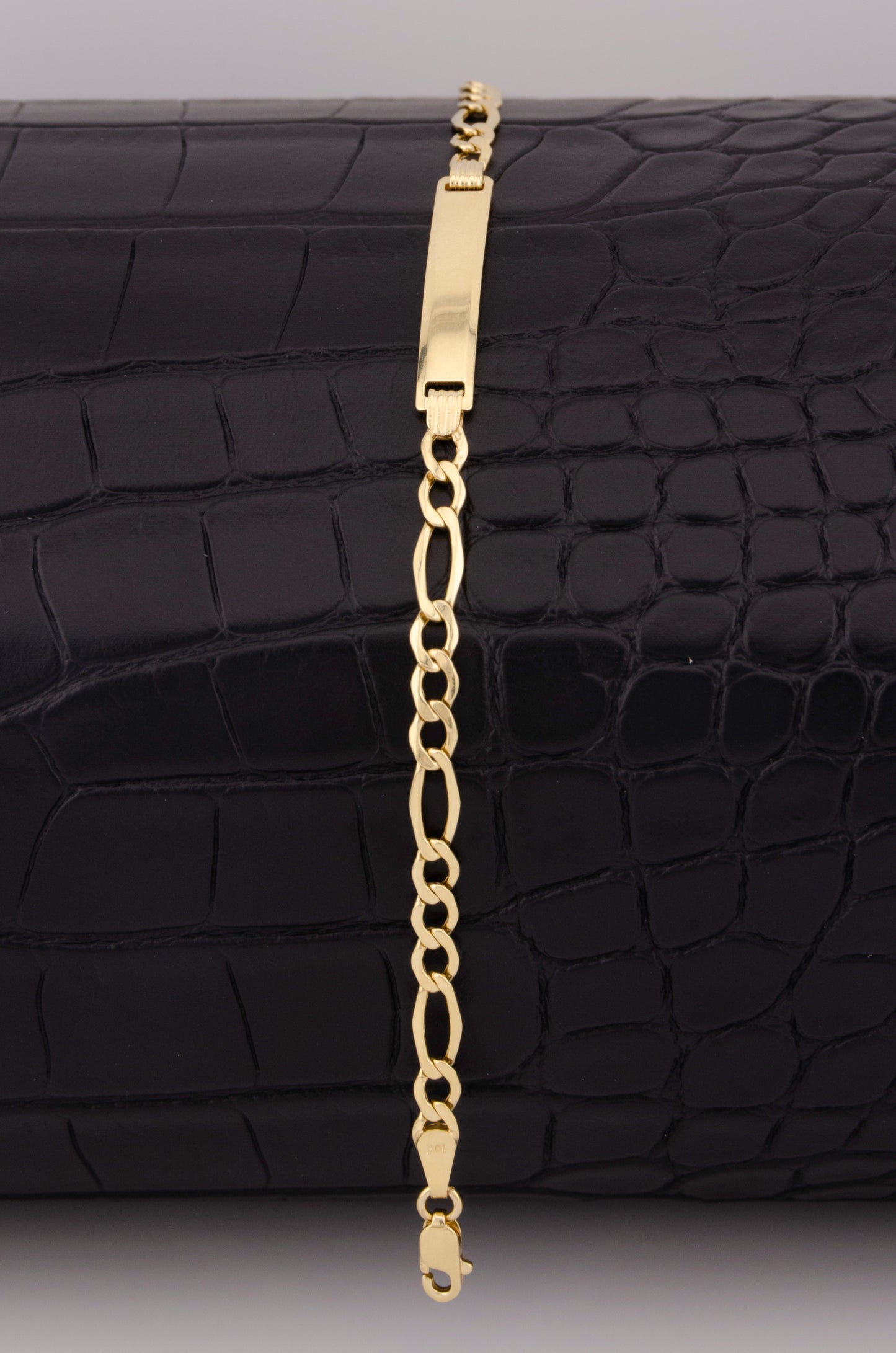 "PULSERA PARA NIÑ0 DE 15.5CM ESTILO CUBANA DIAMANTADA CON PLACA. ORO 10K #775-3453"