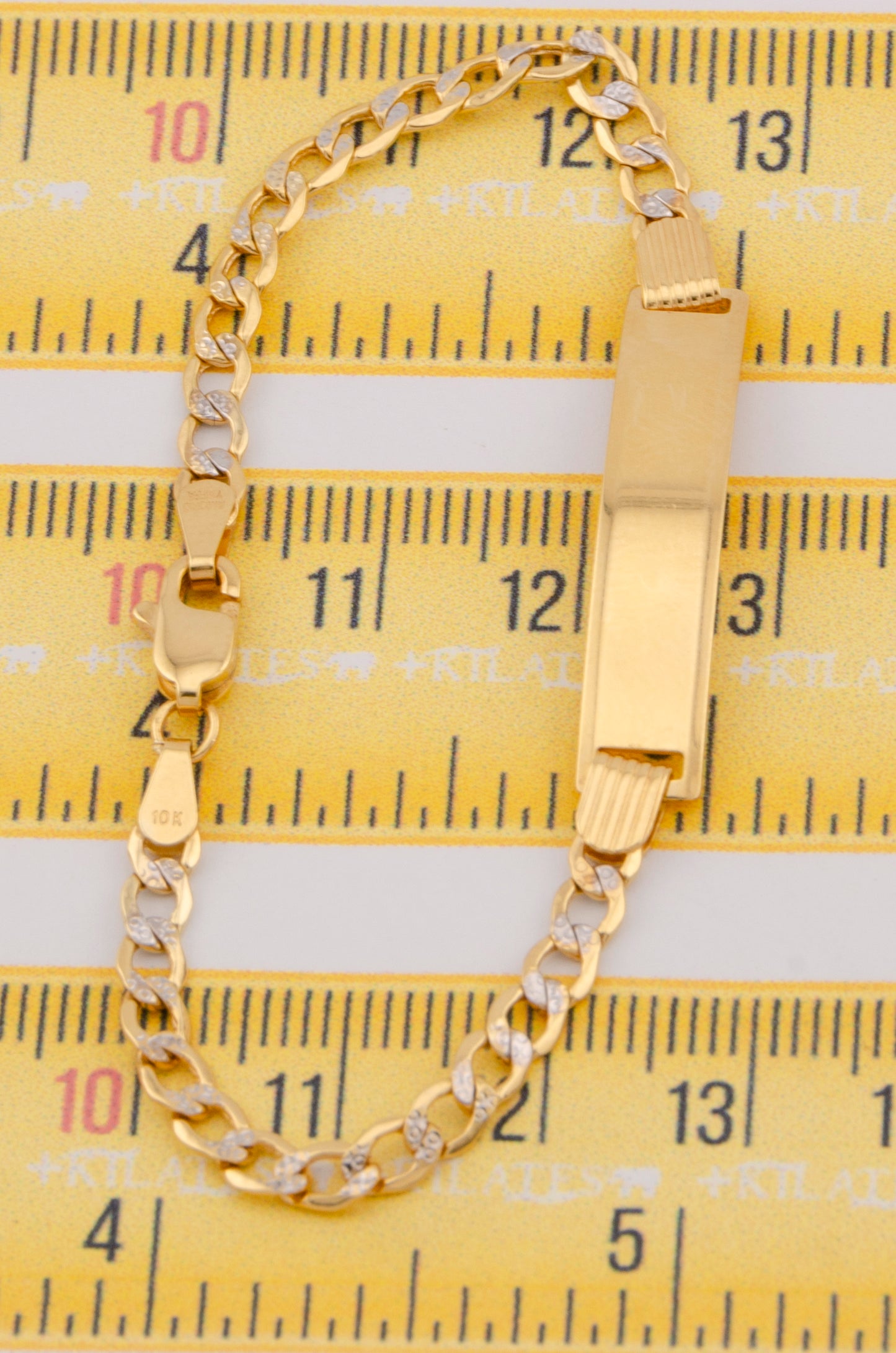 "PULSERA PARA NIÑ0 DE 15.5CM ESTILO CUBANA DIAMANTADA CON PLACA. ORO 10K #775-3451"