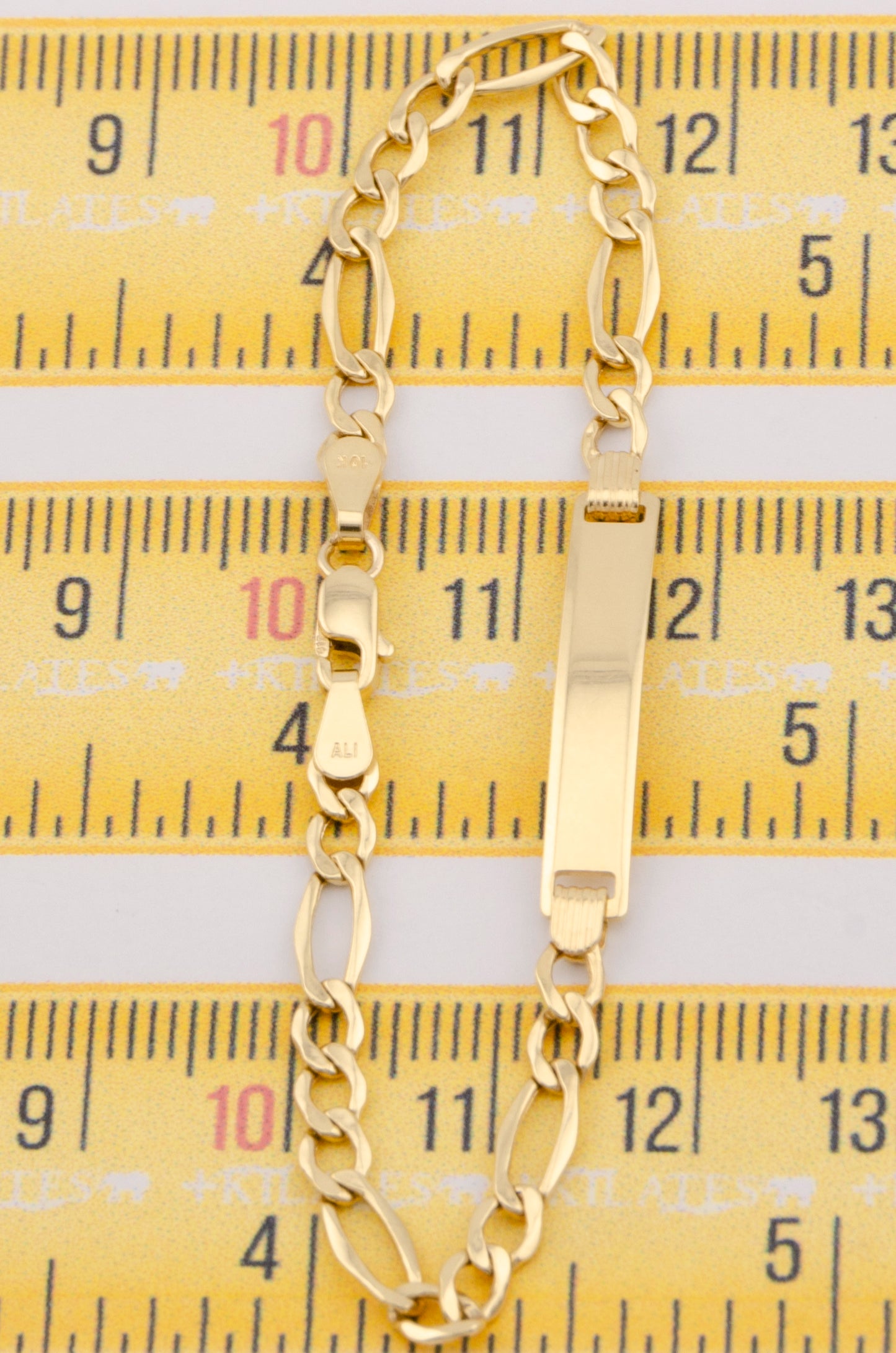 "PULSERA PARA NIÑ0 DE 15.5CM ESTILO CUBANA DIAMANTADA CON PLACA. ORO 10K #775-3453"