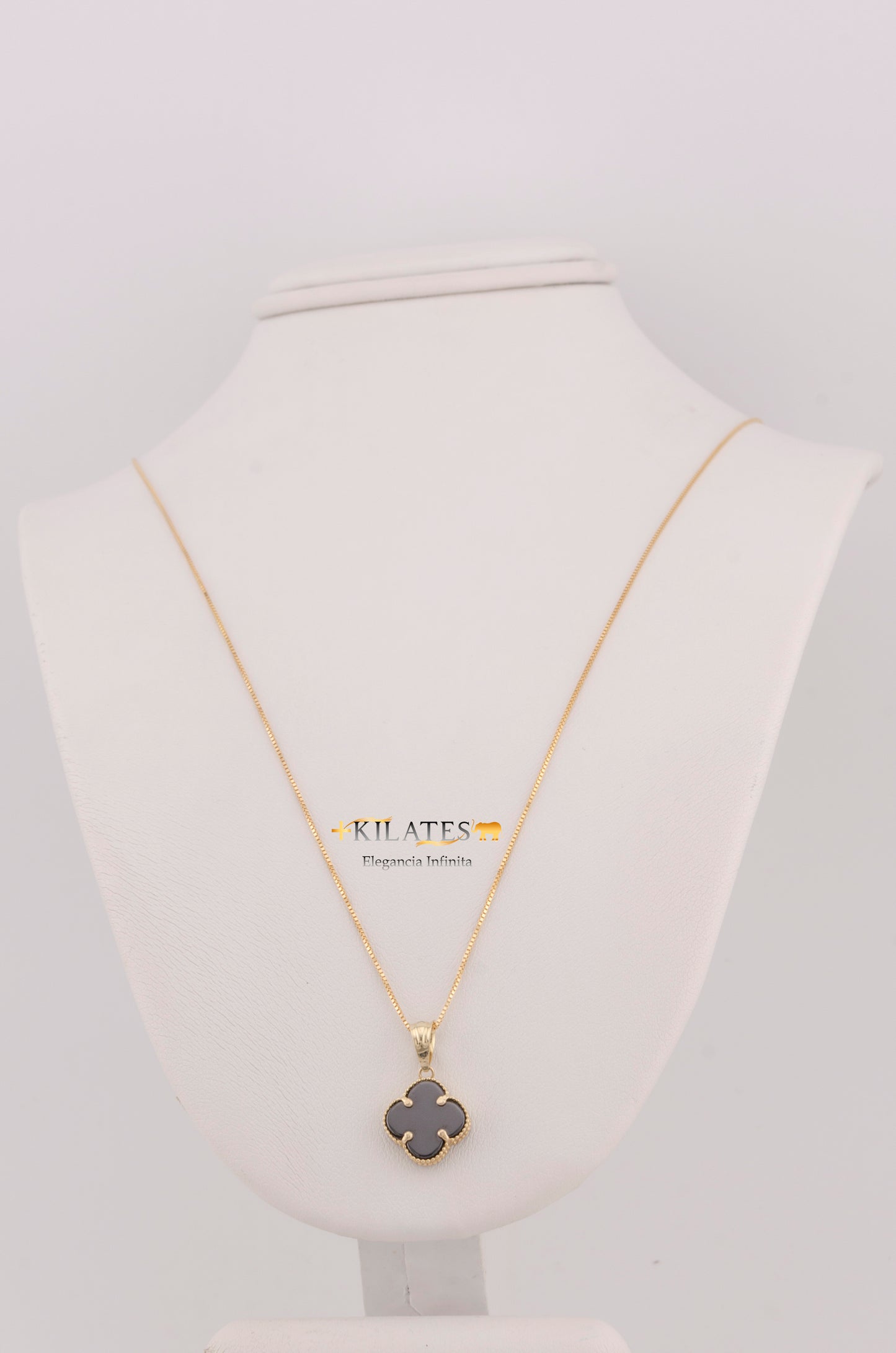 "CADENA DE 50CM PARA ADULTO ESTILO FINITA CON DIJE DE TREBOL VAN CLEEF NEGRO. ORO 10K #775-3484"