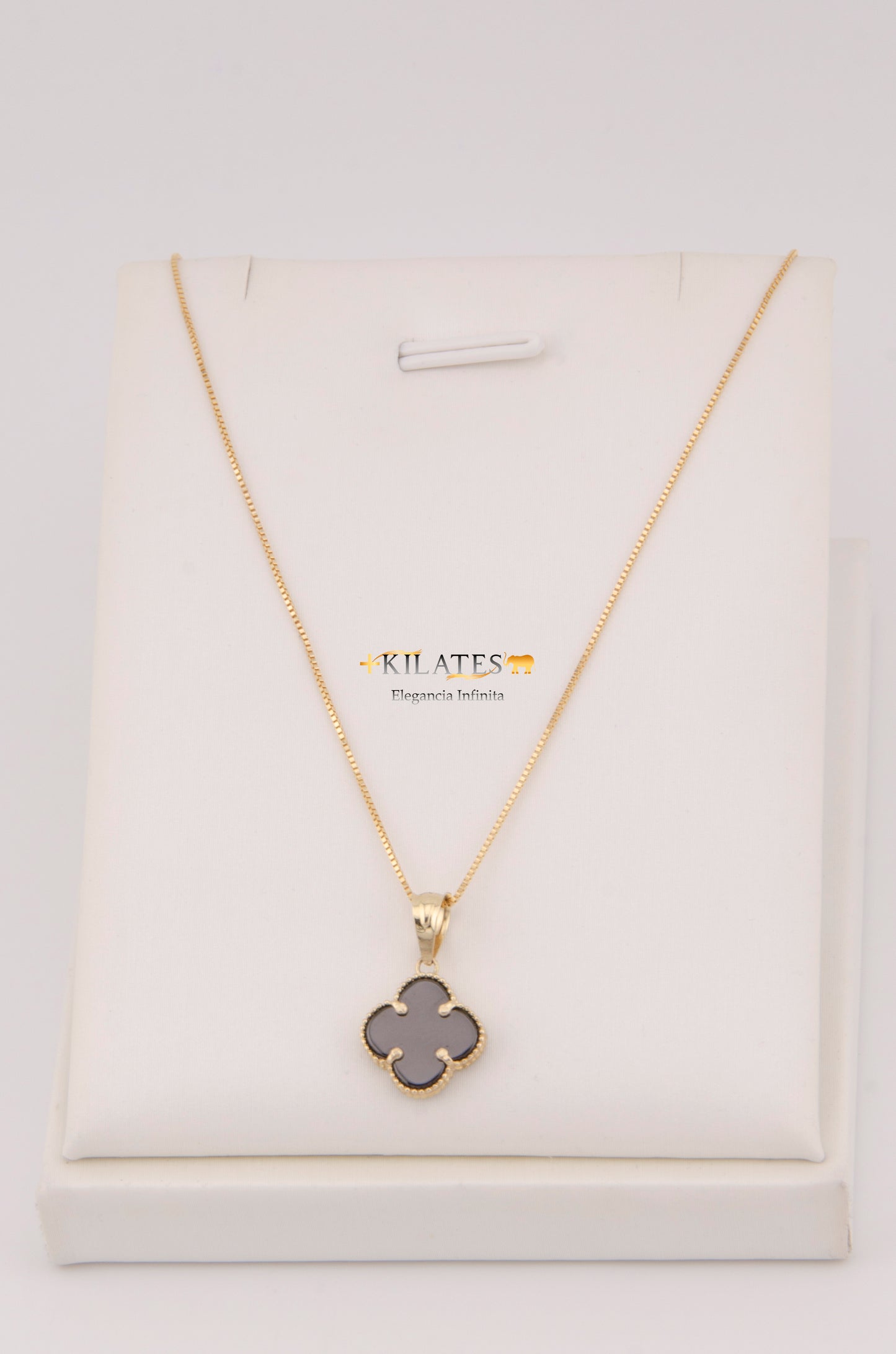 "CADENA DE 50CM PARA ADULTO ESTILO FINITA CON DIJE DE TREBOL VAN CLEEF NEGRO. ORO 10K #775-3484"