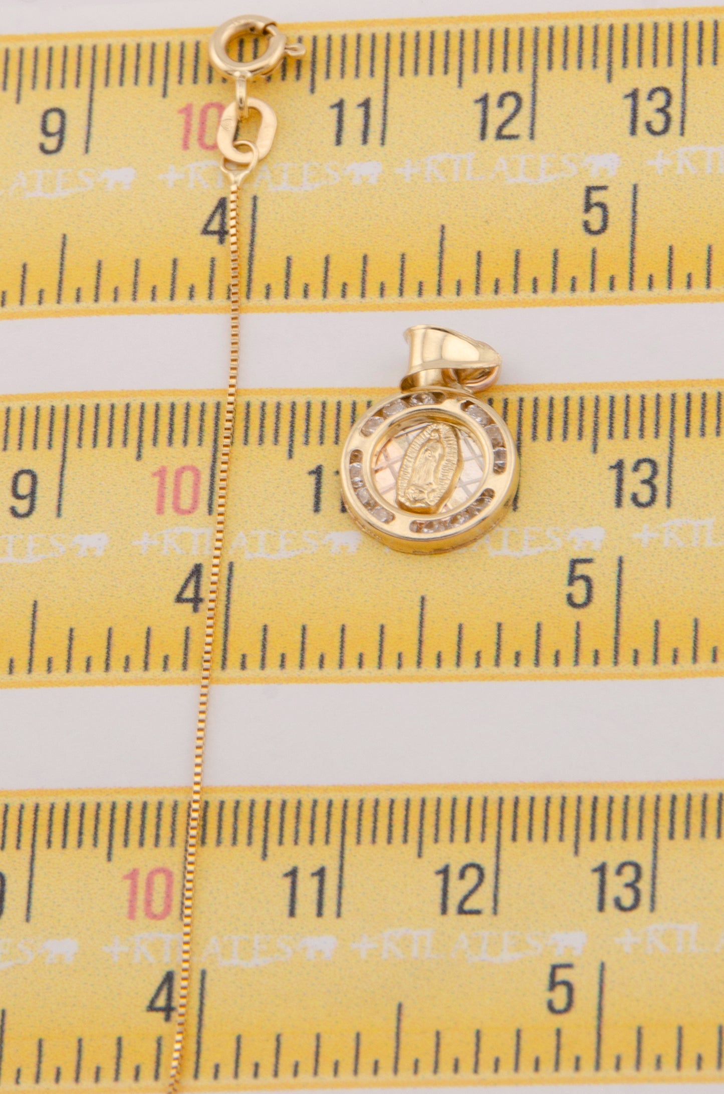"CADENA DE 50CM PARA ADULTO ESTILO FINITA CON DIJE REDONDO PEQUEÑO DE LA VIRGEN. ORO 10K #775-3482"