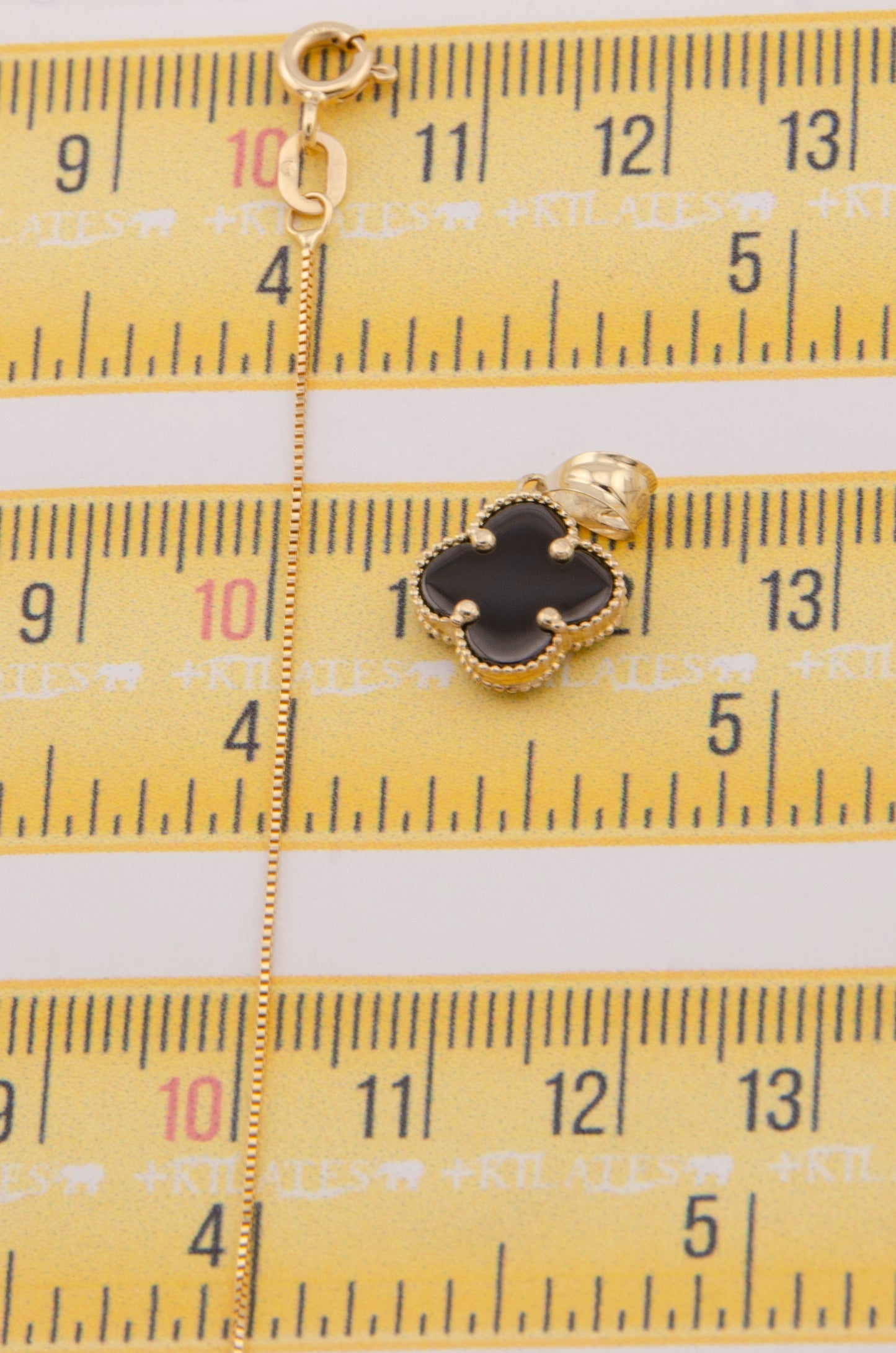 "CADENA DE 50CM PARA ADULTO ESTILO FINITA CON DIJE DE TREBOL VAN CLEEF NEGRO. ORO 10K #775-3484"