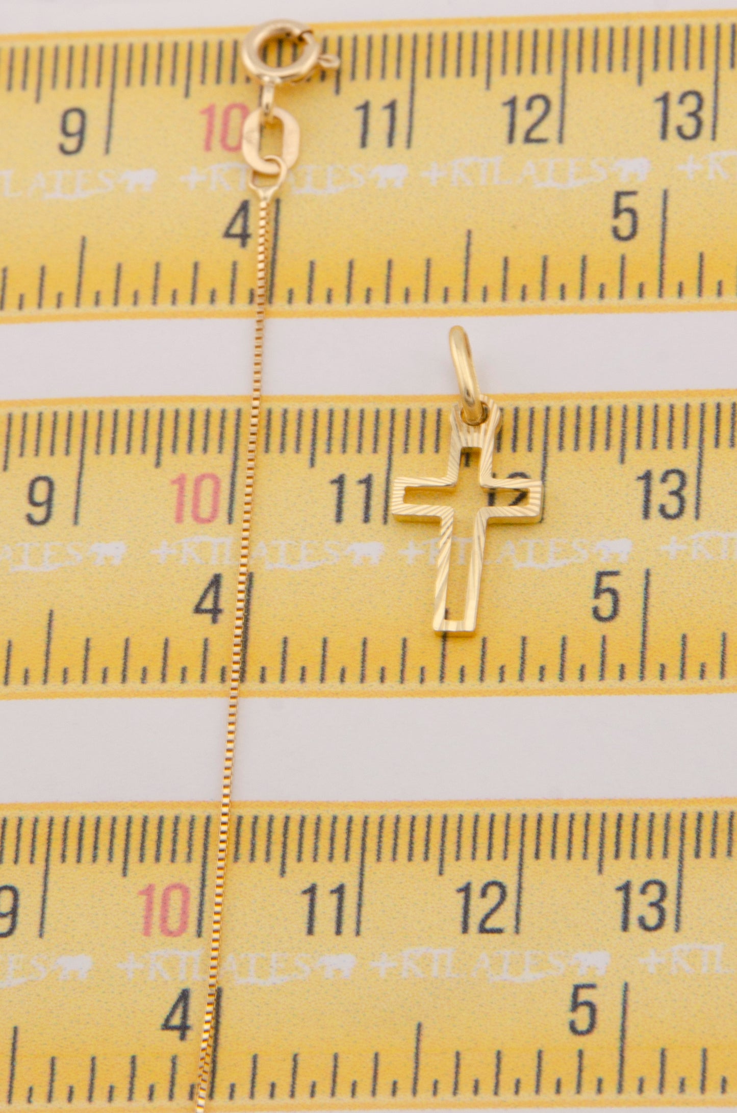 "CADENA DE 50CM PARA ADULTO ESTILO FINITA CON DIJE DE CRUZ. ORO 10K #775-3485"