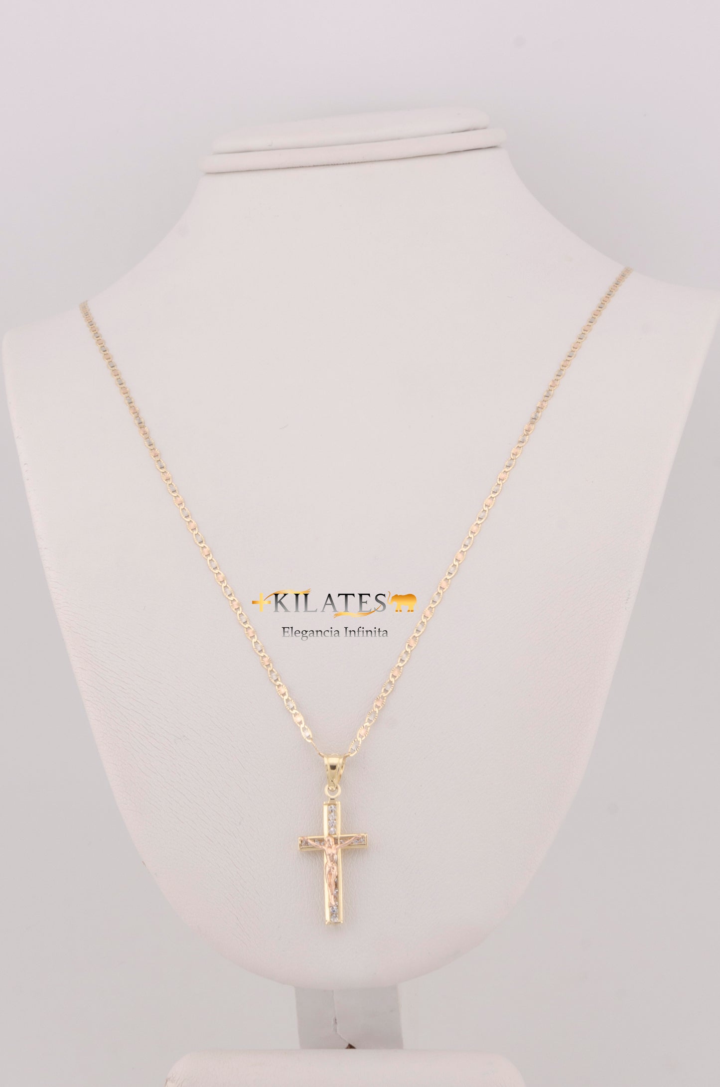 "CADENA DE 50CM PARA DAMA ESTILO 3 OROS CON DIJE DE CRUZ CON JESUCRISTO. ORO 10K #775-3497"