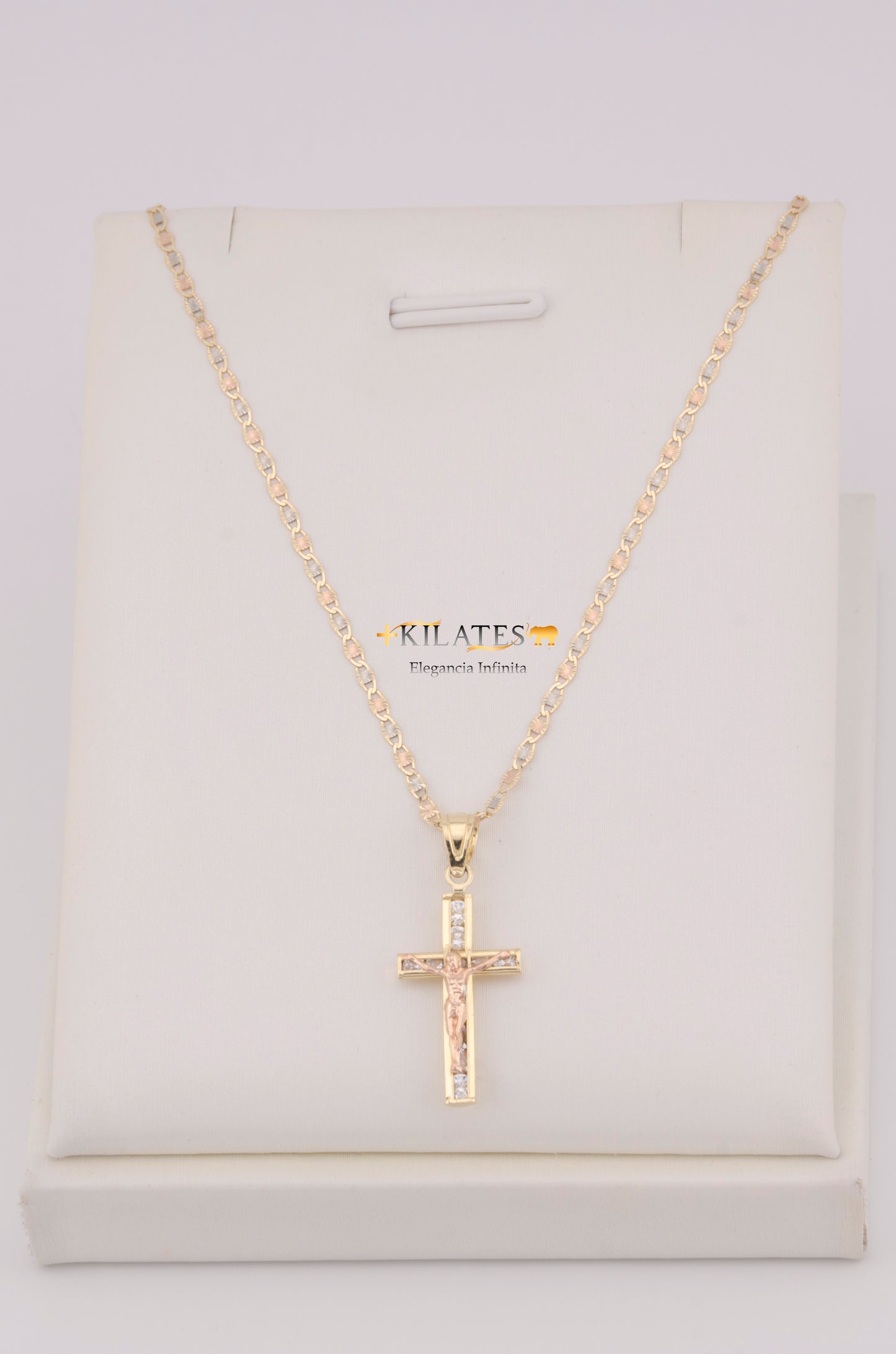"CADENA DE 50CM PARA DAMA ESTILO 3 OROS CON DIJE DE CRUZ CON JESUCRISTO. ORO 10K #775-3497"