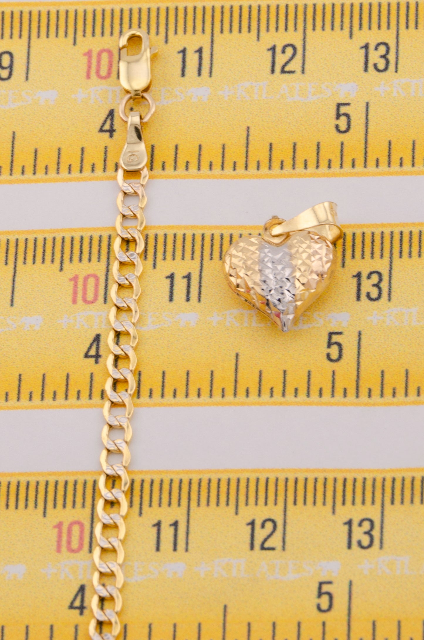 "CADENA DE 50CM PARA DAMA ESTILO CUBANA DIAMANTADA CON DIJE DE CORAZON 3 TONOS GRANDE. ORO 10K #775-3505"