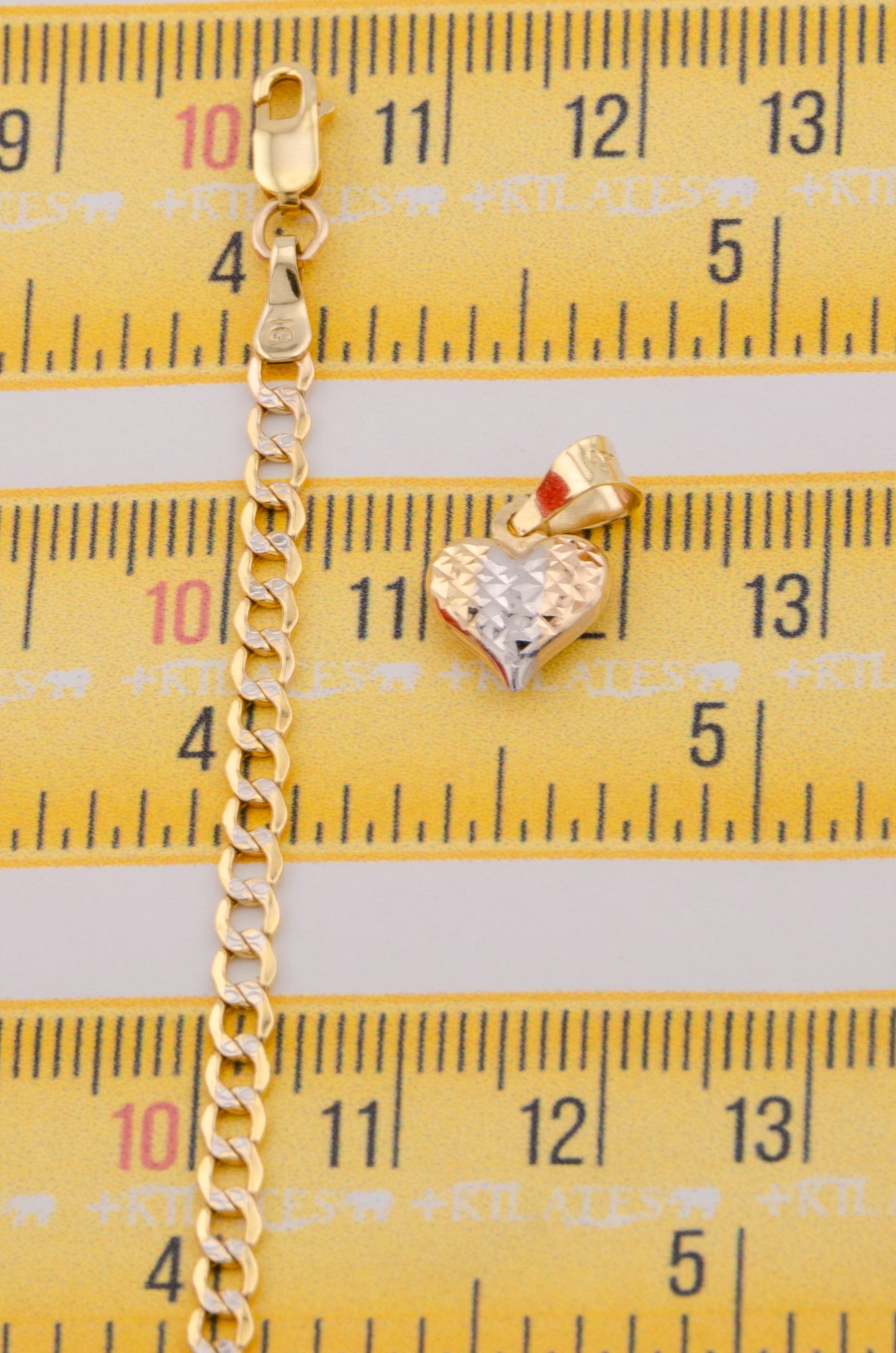 "CADENA DE 50CM PARA DAMA ESTILO CUBANA DIAMANTADA CON DIJE DE CORAZON 3 TONOS PEQUEÑO. ORO 10K #775-3507"