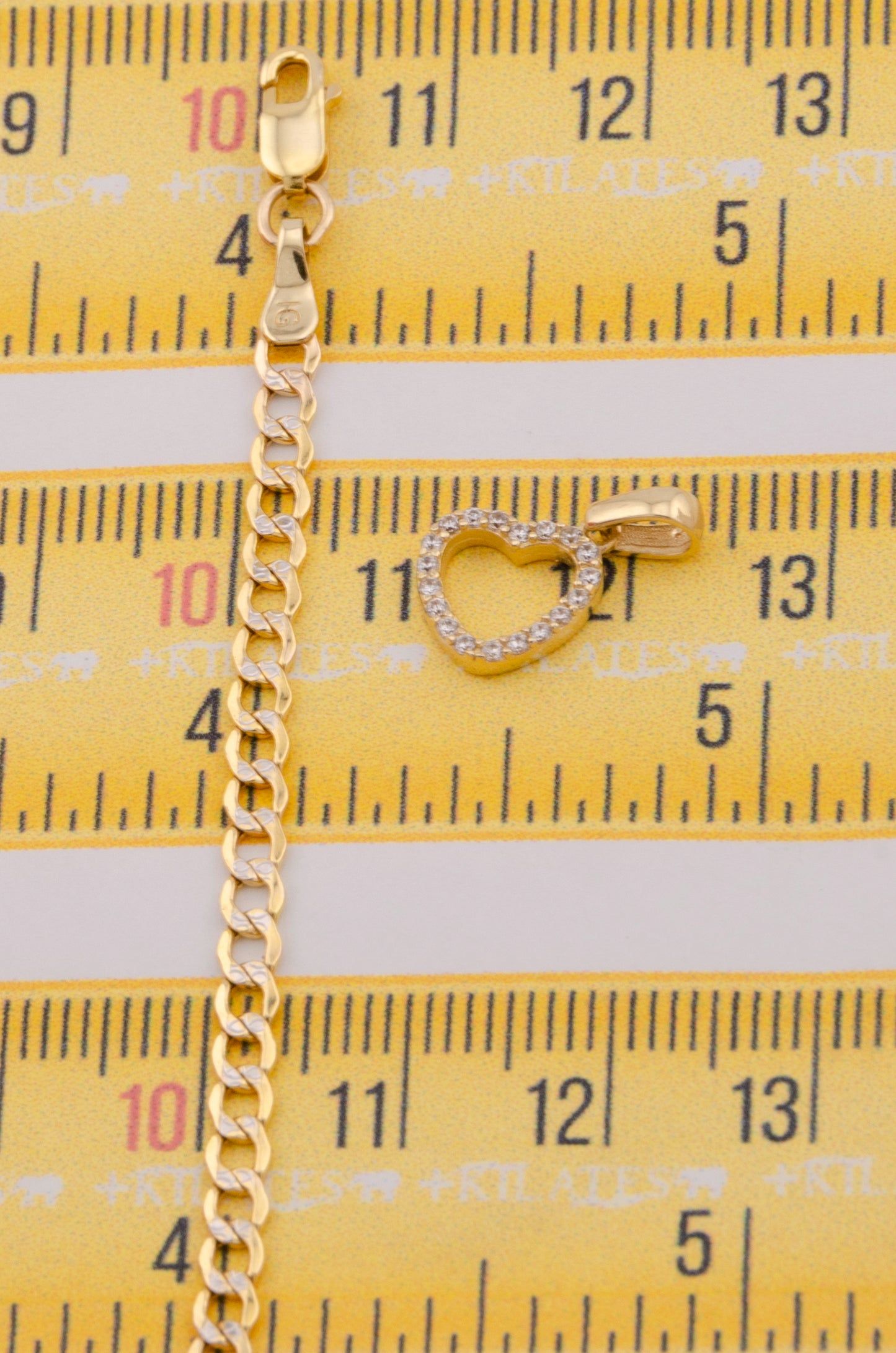 "CADENA DE 50CM PARA DAMA ESTILO CUBANA DIAMANTADA CON DIJE DE CORAZON CON ZIRCONIA BLANCA. ORO 10K #775-3510"