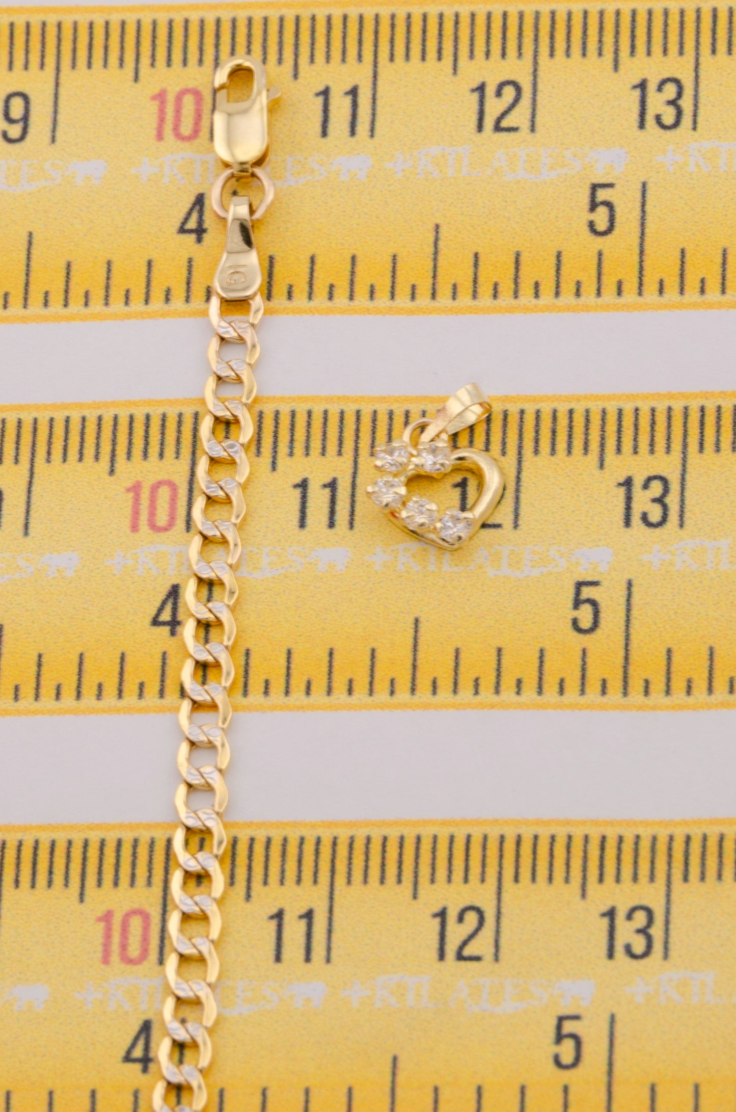 "CADENA DE 50CM PARA DAMA ESTILO CUBANA DIAMANTADA CON DIJE DE CORAZON CON PIEDRAS DE ZIRCONIA BLANCA. ORO 10K #775-3513"