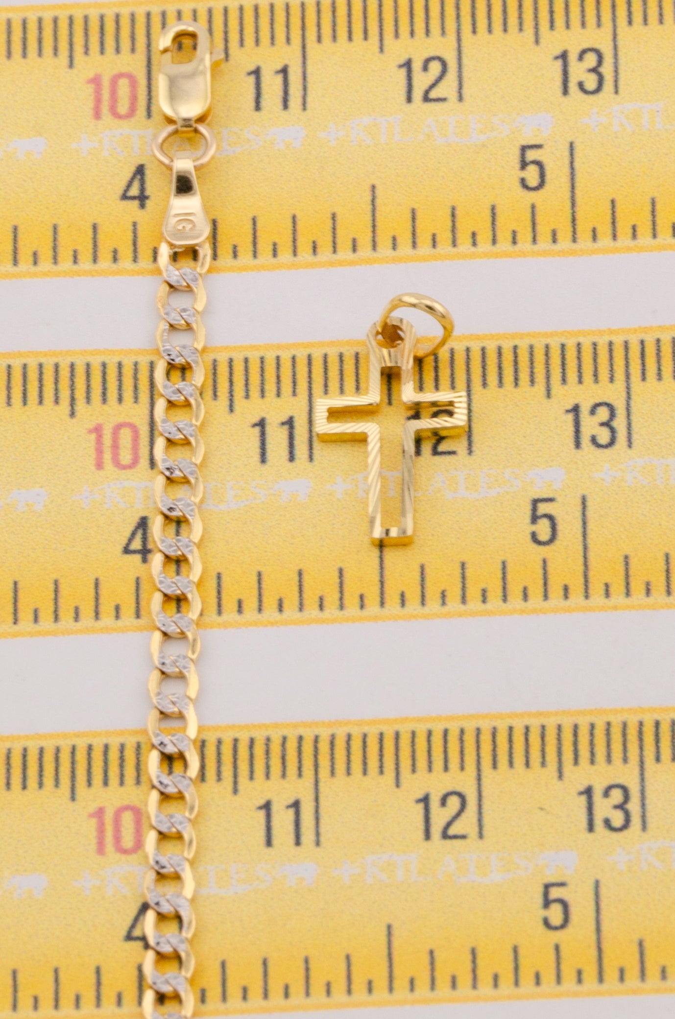 "CADENA PARA ADULTO DE 60CM ESTILO CUBANA DIAMANTADA CON DIJE DE CRUZ. ORO 10K #775-3575"