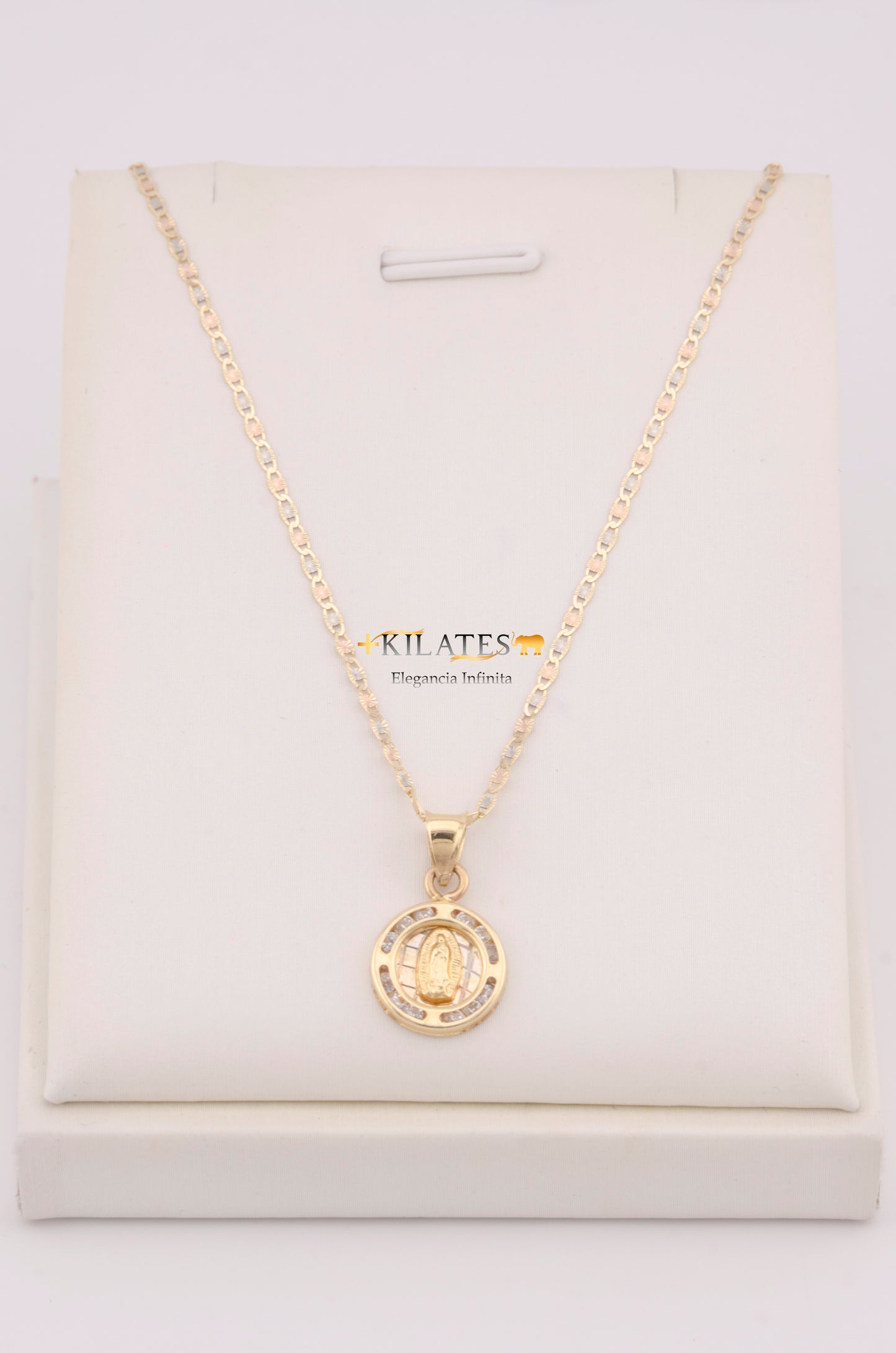 "CADENA PARA DAMA ESTILO 3 OROS CON DIJE OVALADO MEDIANO DE LA VIRGEN. ORO 10K #775-3619"