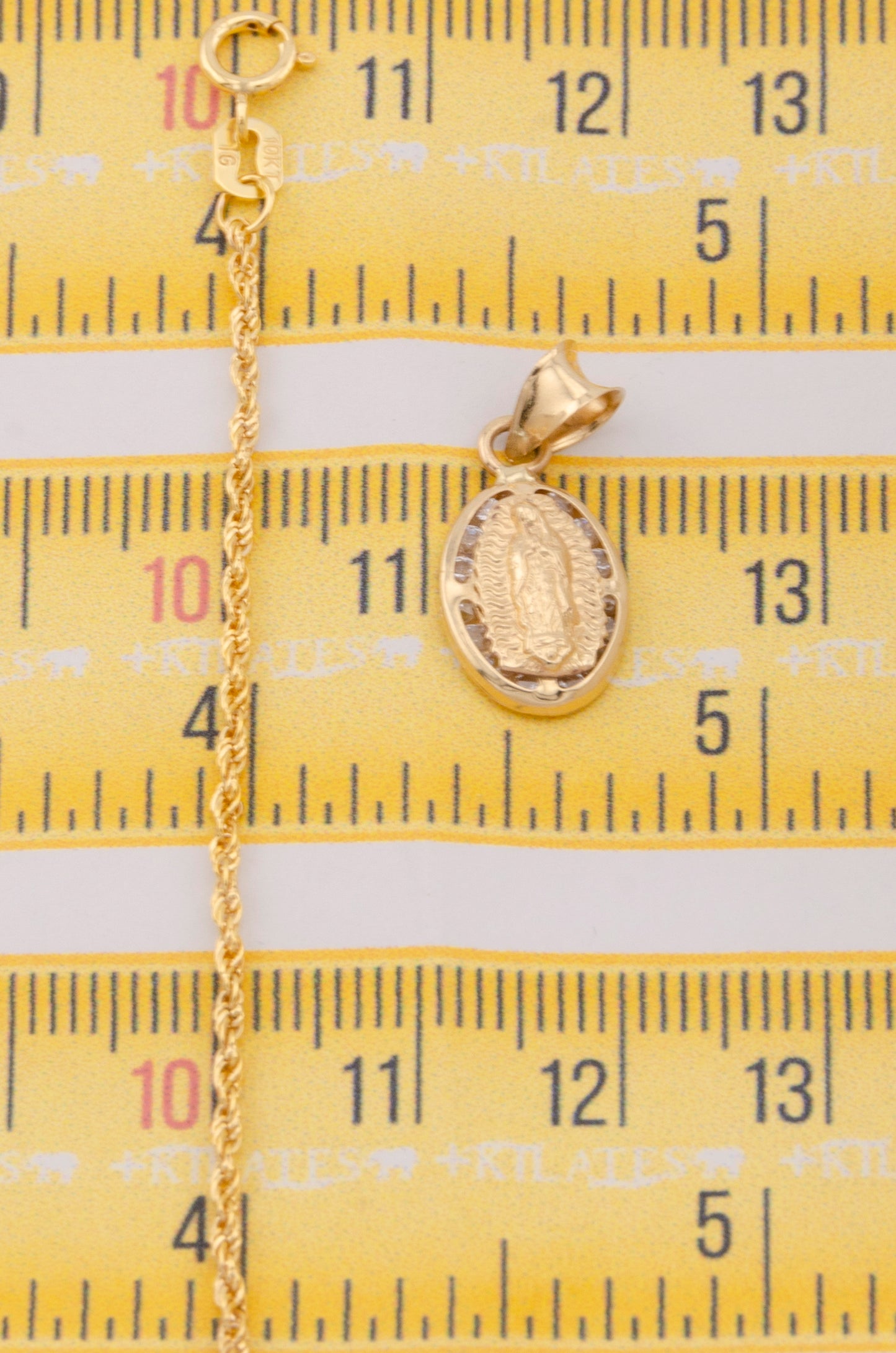 "CADENA PARA DAMA ESTILO LAZO CON DIJE DE LA VIRGEN OVALADO MEDIANO PEQUEÑO. ORO 10K #775-3670"