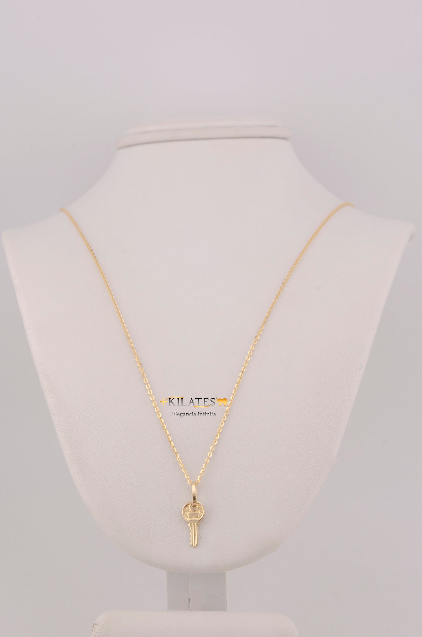 " CADENA PARA DAMA DE 50CM ESTILO CUADRADA SOLIDA CON DIJE DE LLAVE. ORO 10K #775-3785"