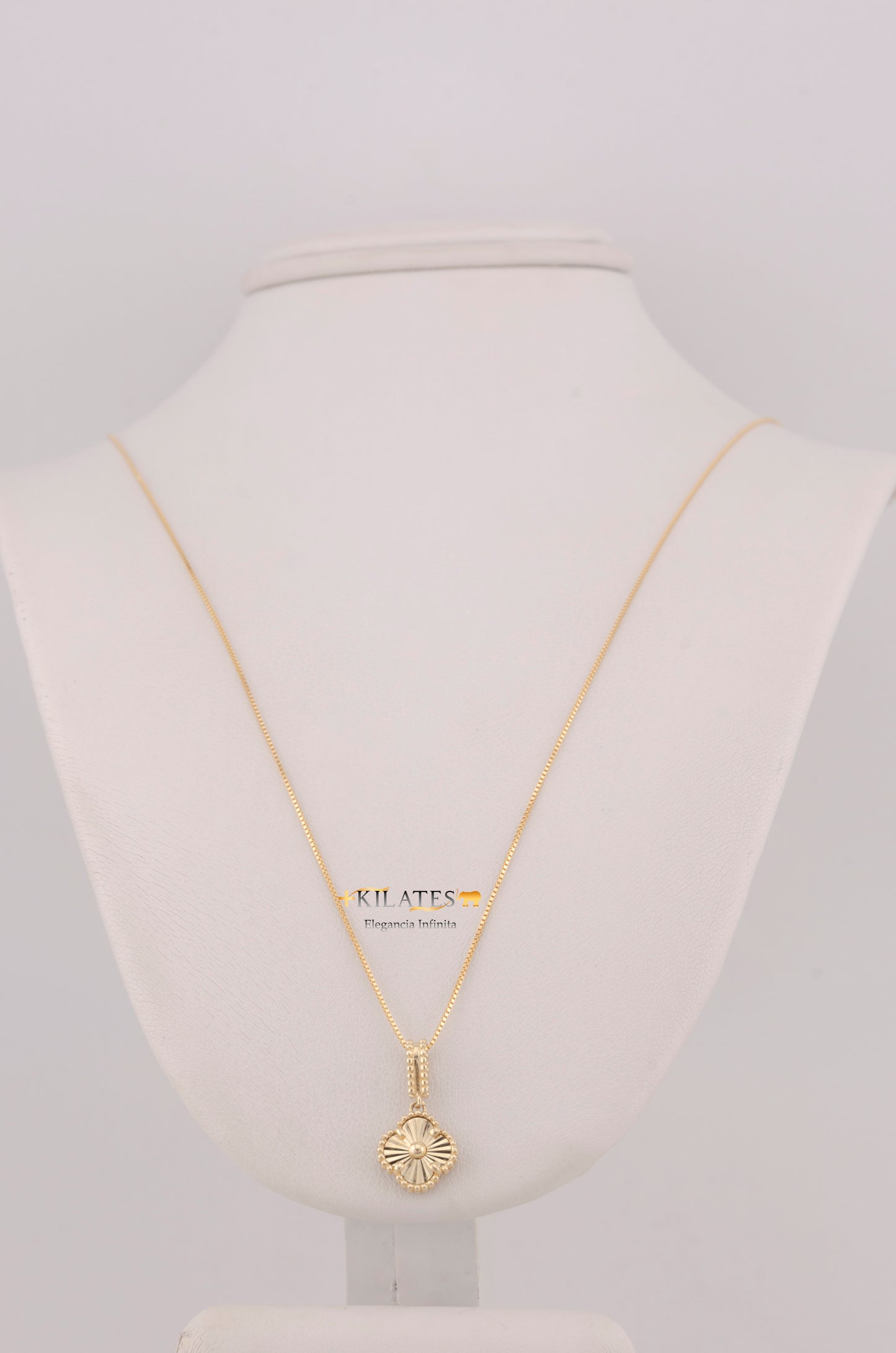 " CADENA PARA DAMA DE 50CM ESTILO FINITA SOLIDA CON DIJE DE TREBOL DORADO. ORO 10K #775-3793"