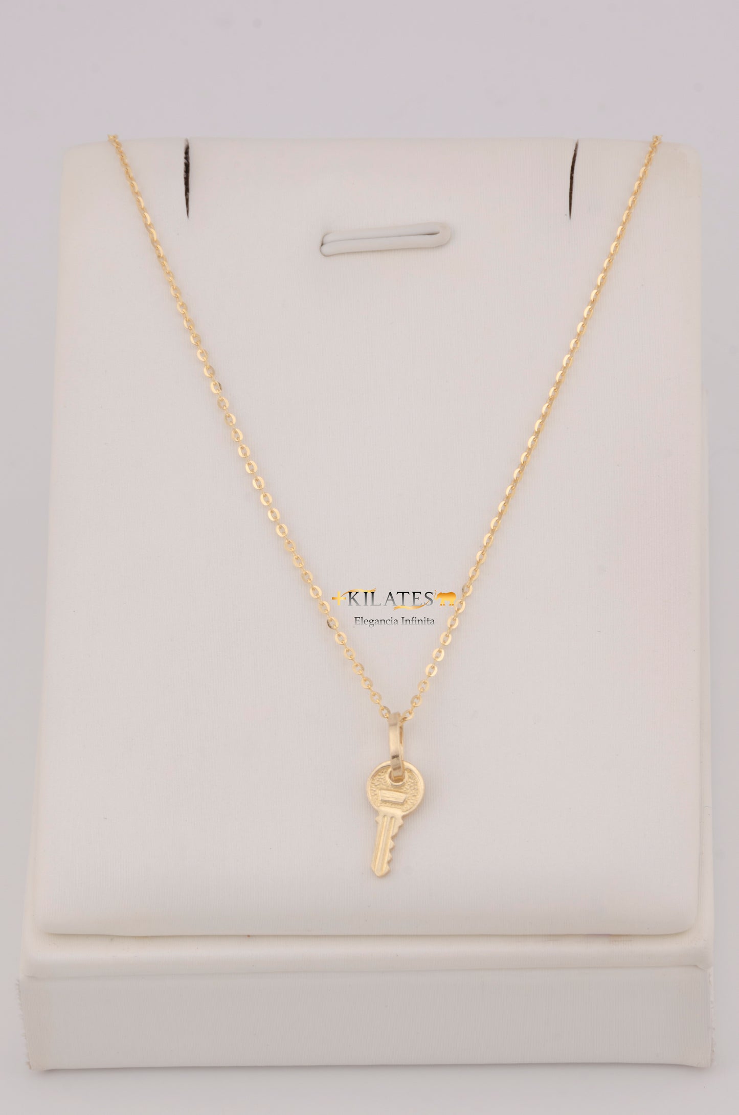 " CADENA PARA DAMA DE 50CM ESTILO CUADRADA SOLIDA CON DIJE DE LLAVE. ORO 10K #775-3785"