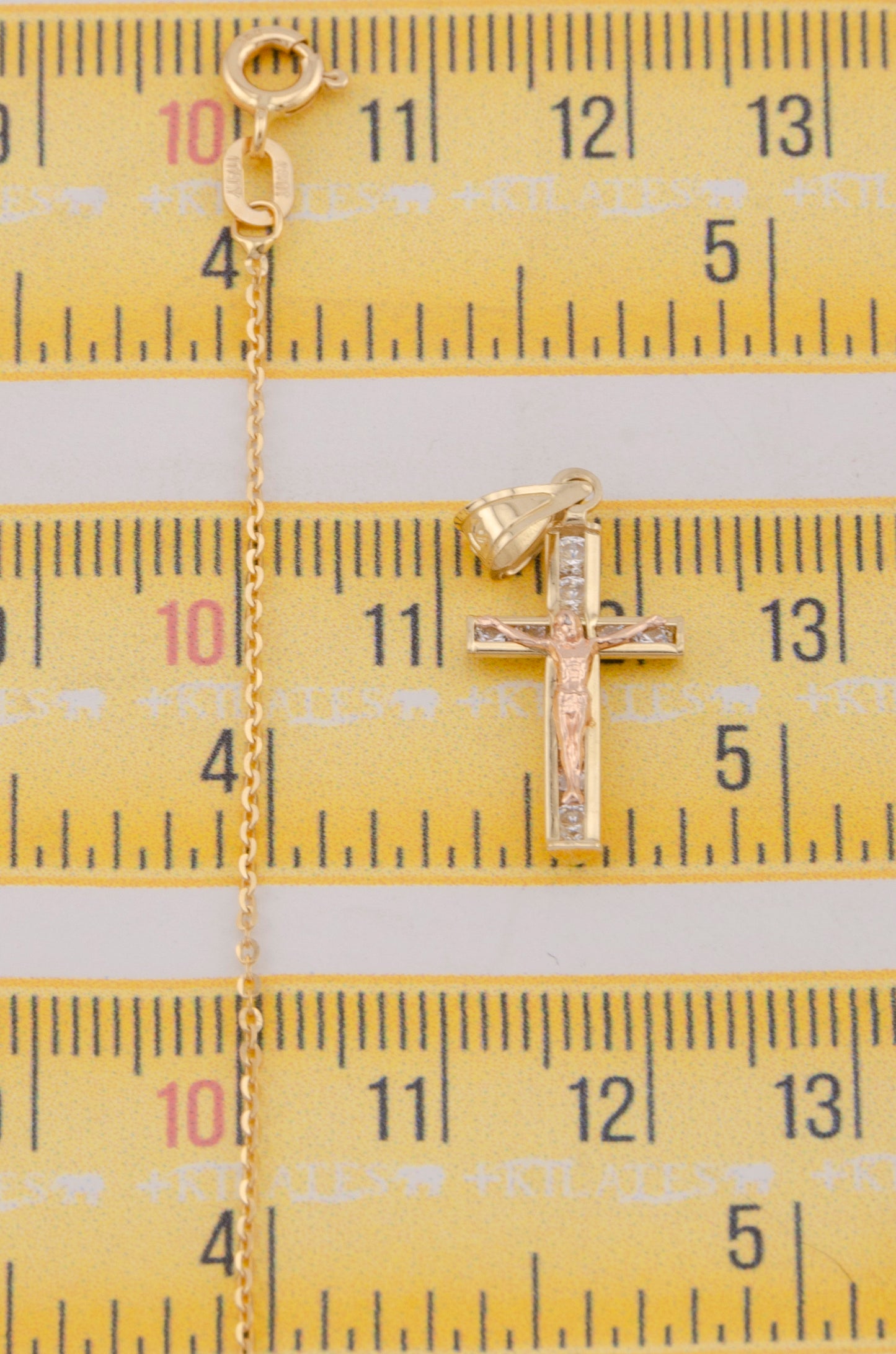 " CADENA PARA DAMA DE 50CM ESTILO CUADRADA SOLIDA CON DIJE DE CRUZ CON JESUCRISTO. ORO 10K #775-3776"